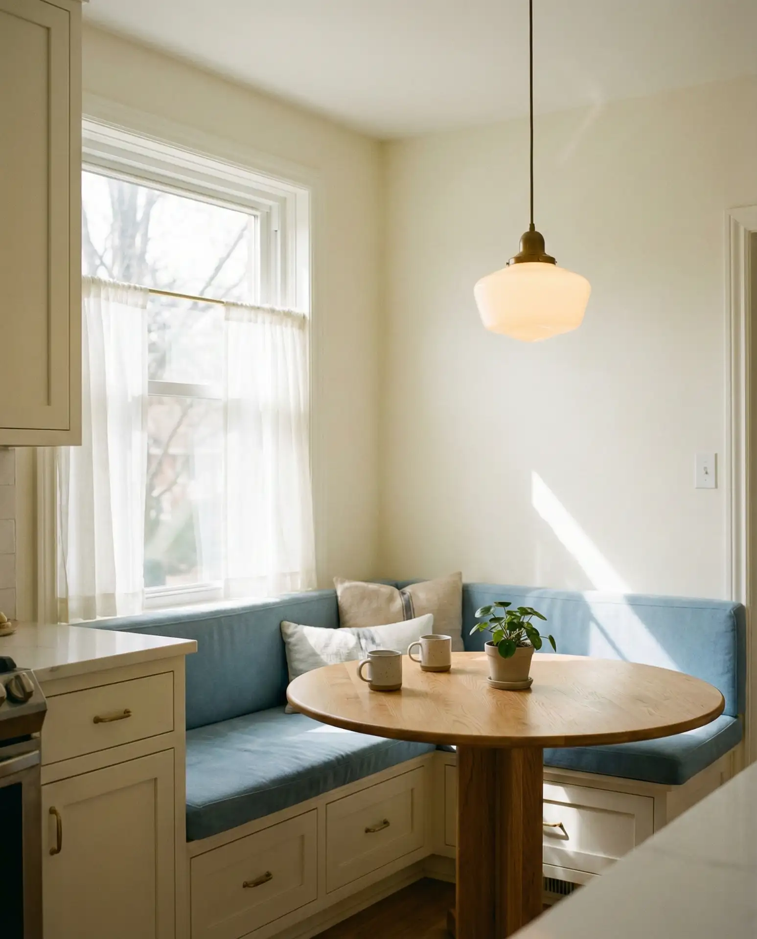 Home Kitchen with Breakfast Nook Integration 2