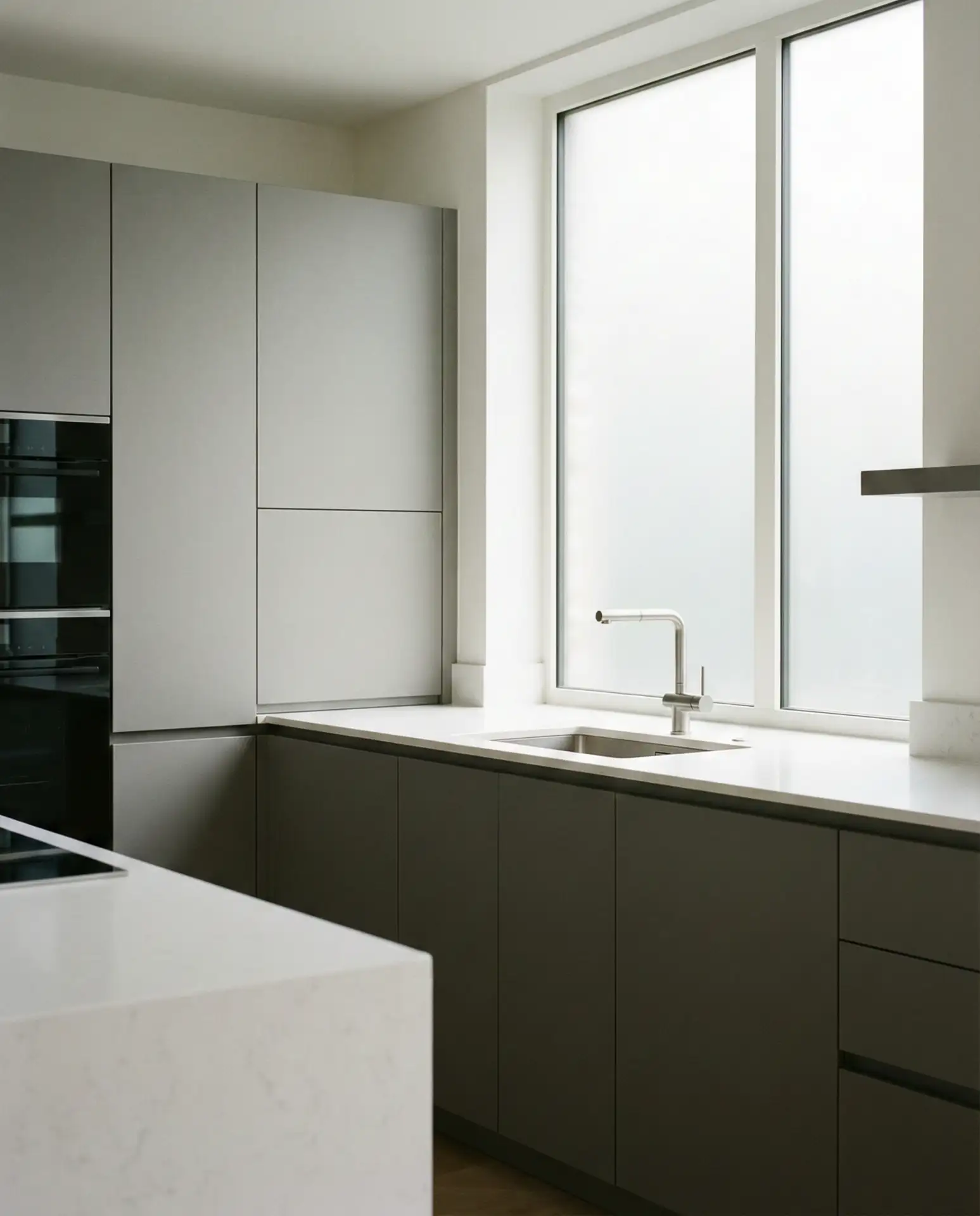 Modern Minimalist with Handleless Cabinets 1