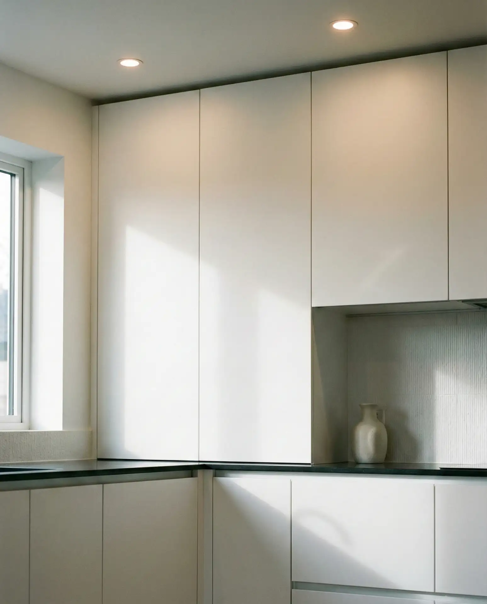 Modern Minimalist with Handleless Cabinets 2