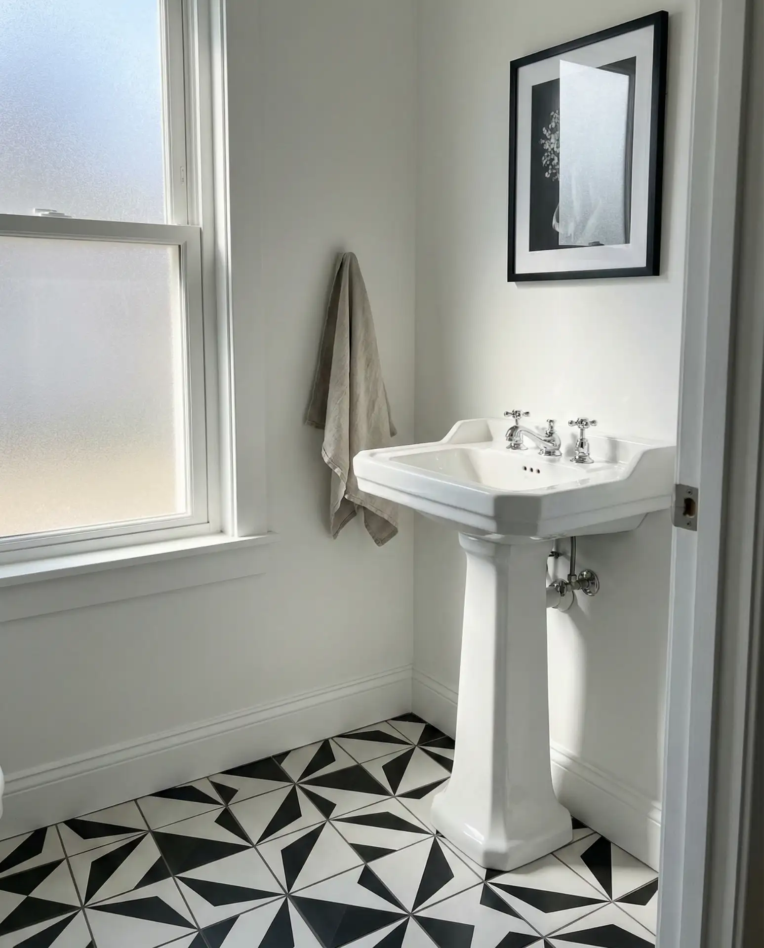 Monochrome Geometric Tiles for Modern Half Baths 1