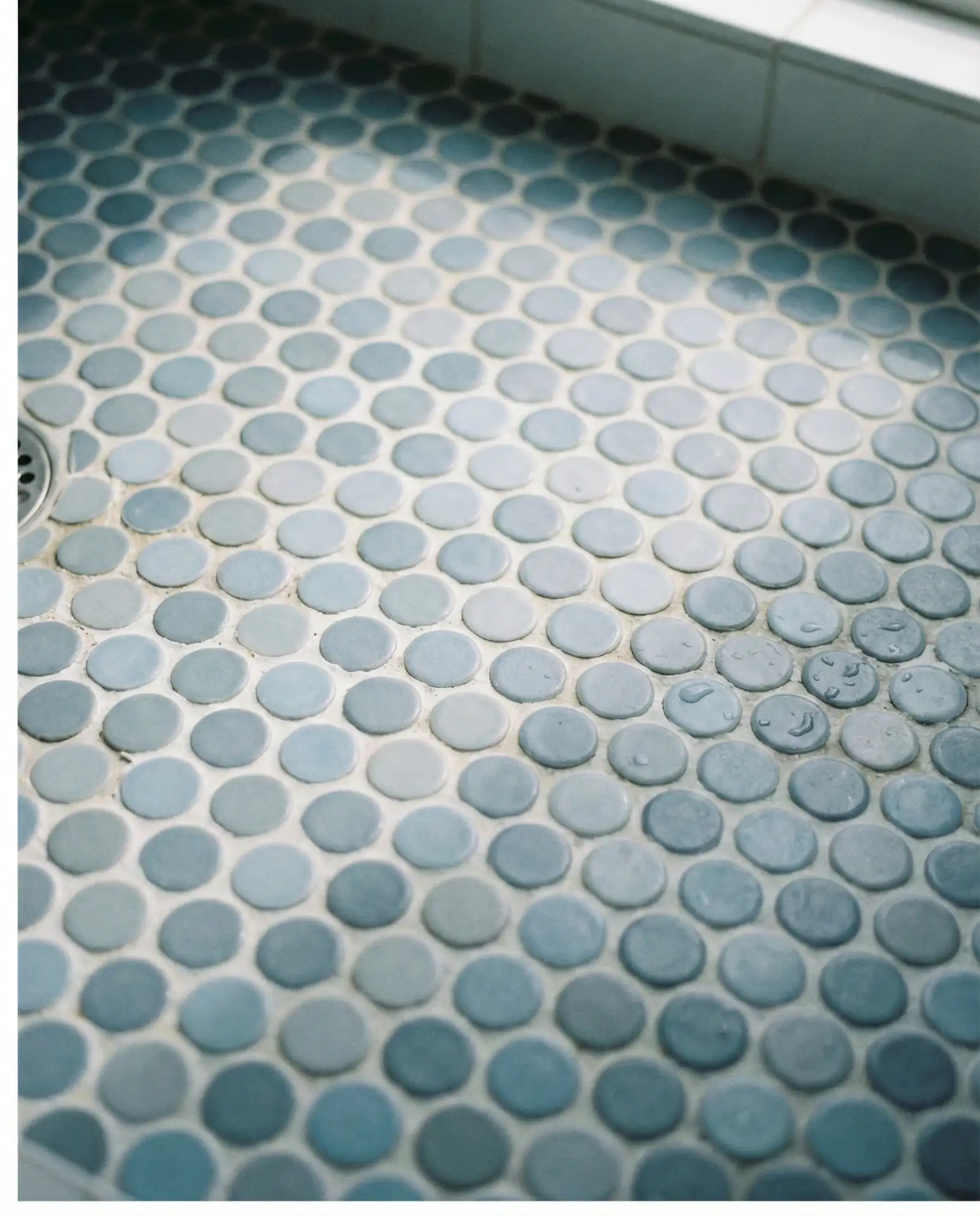 Penny Round Tiles for Vintage Bathrooms 1