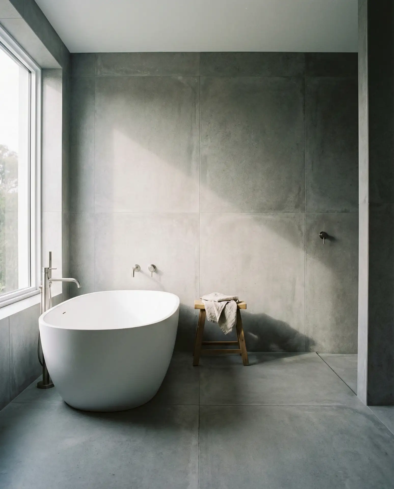 Sleek Large-Format Gray Tiles 1
