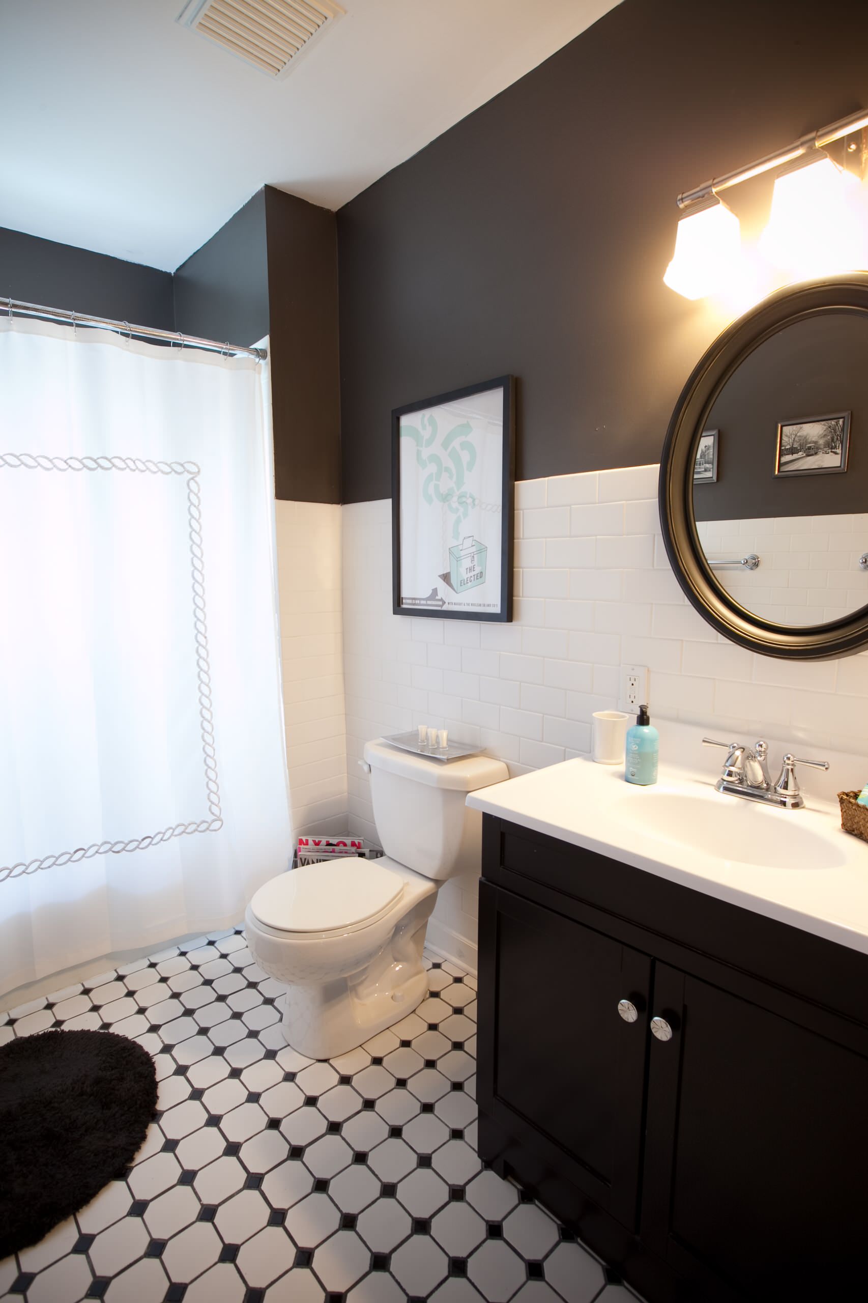 12 Gorgeous Black and White Bathrooms