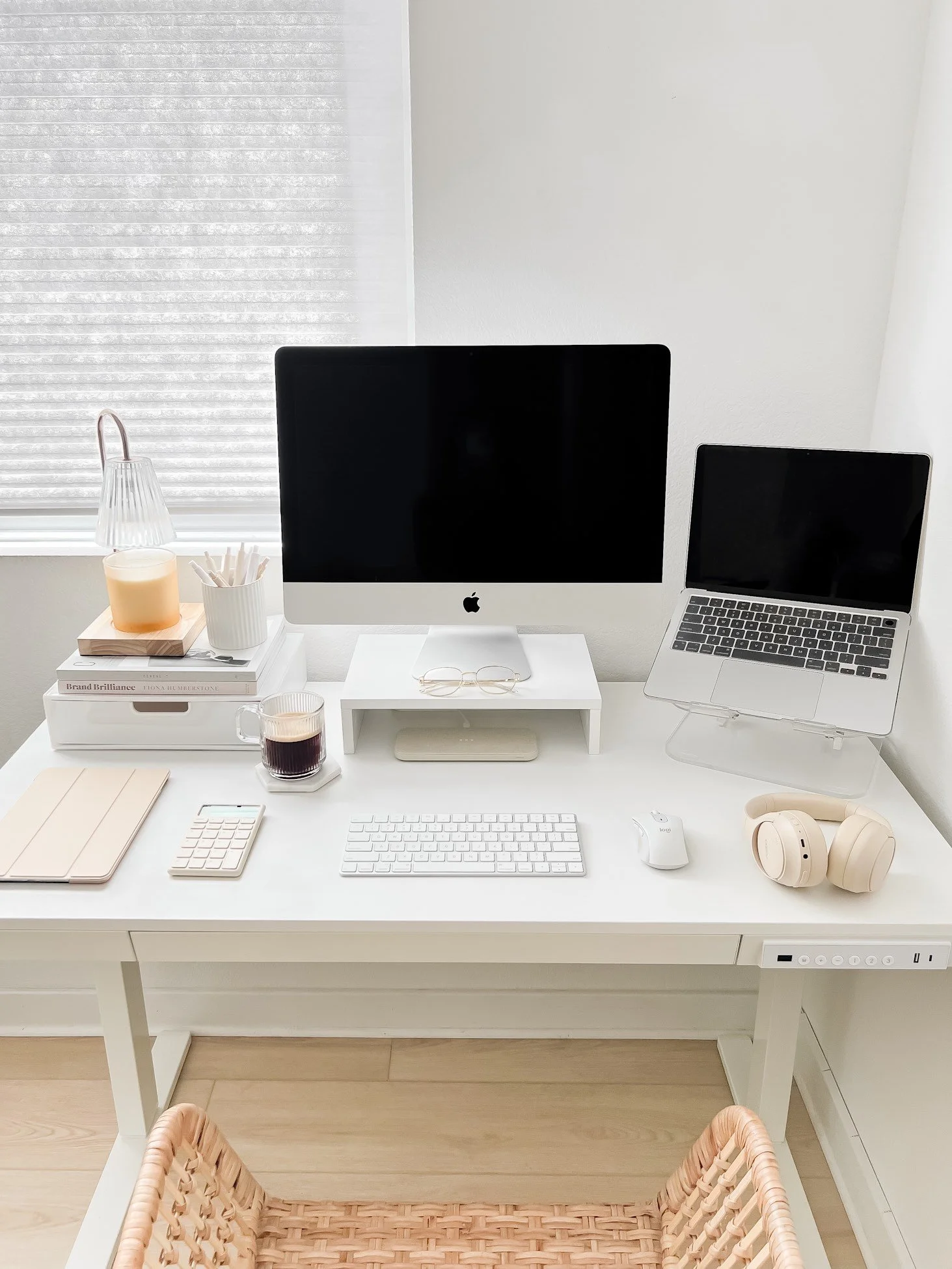15 Desk Setup Ideas for a Chic Home Office Aesthetic