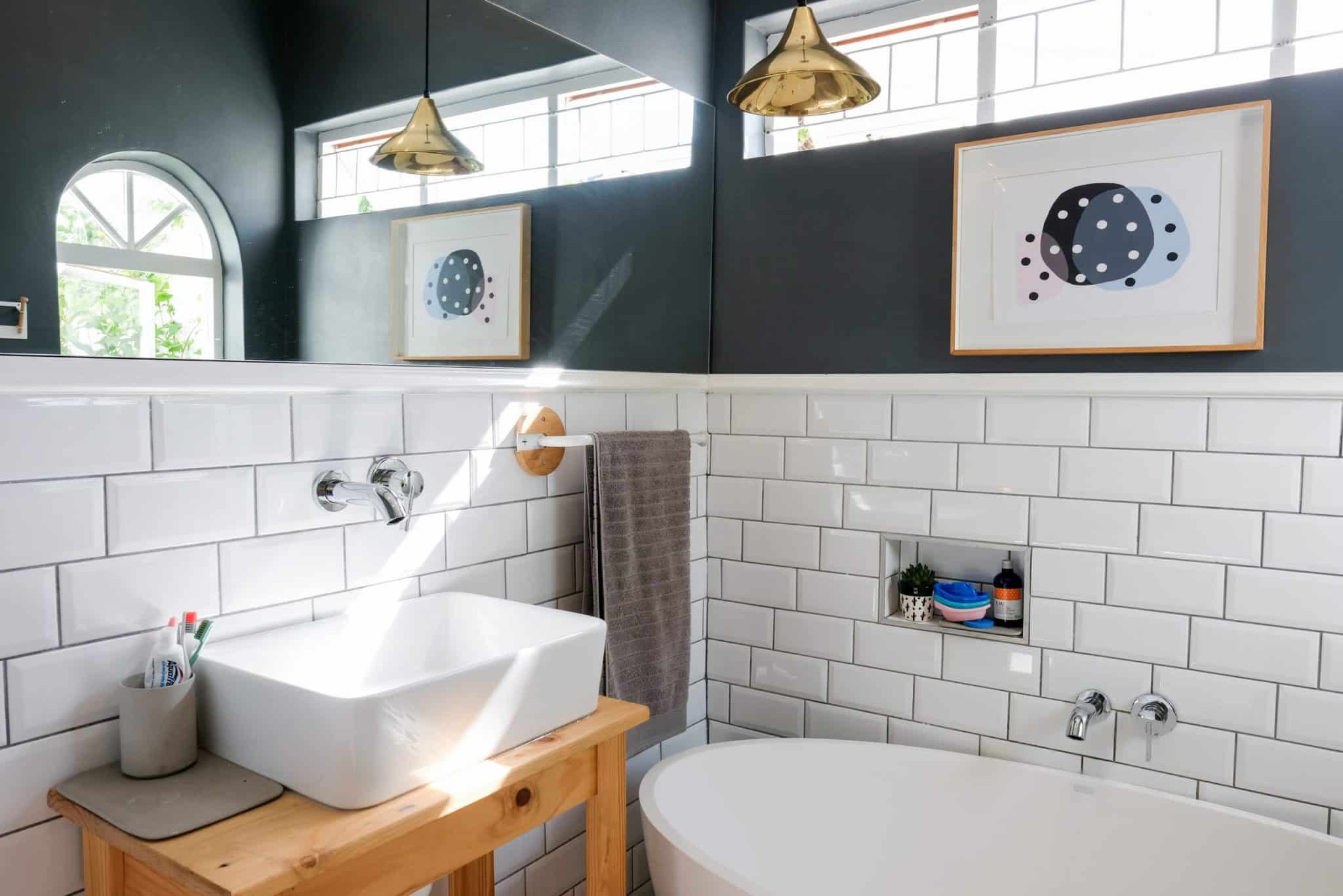 15 Inspiring Modern Farmhouse Bathroom Décor Ideas - A House in the Hills