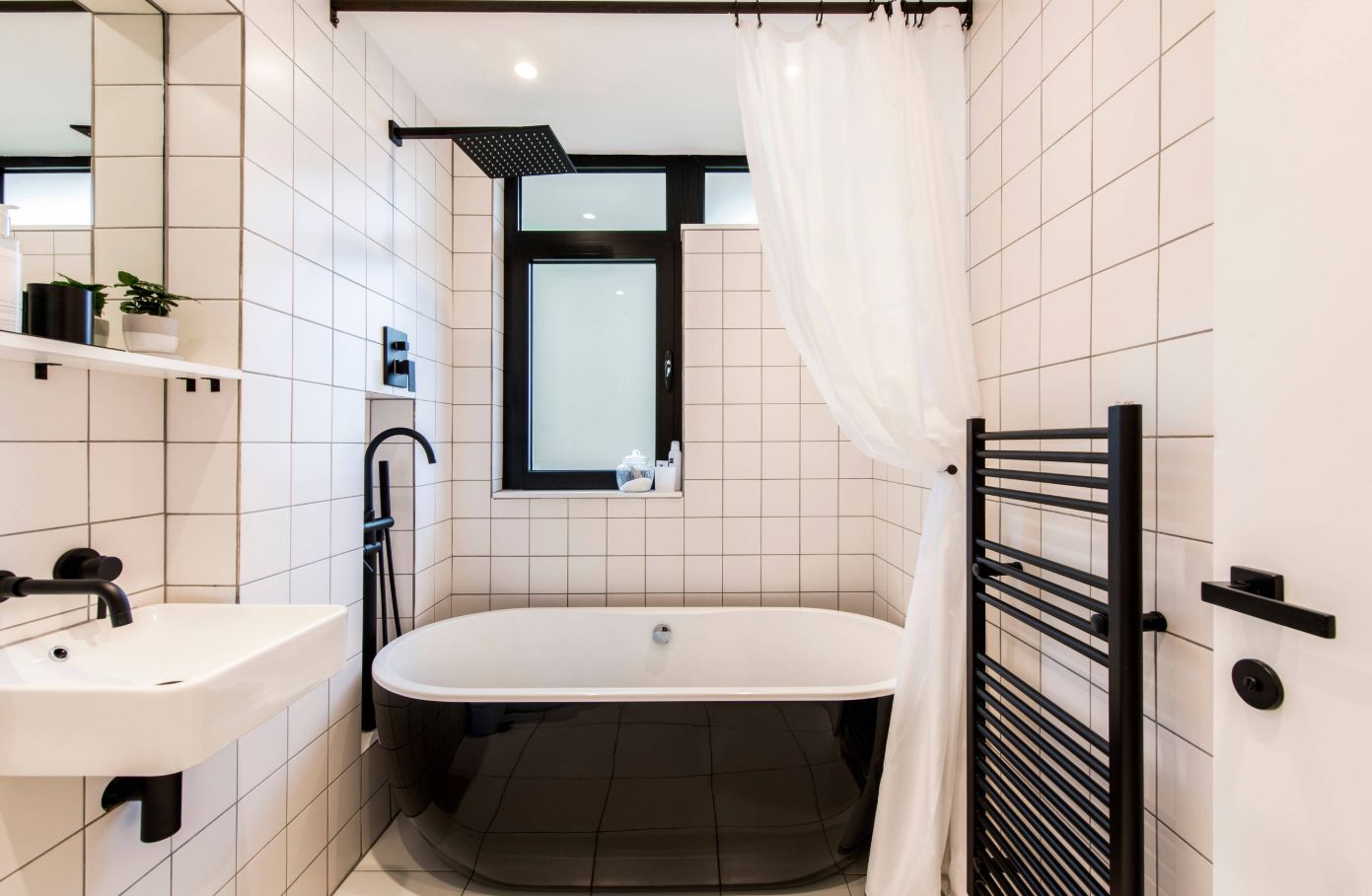 18 Black and White Bathroom Design Ideas