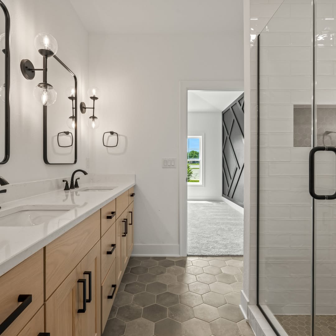 21 Modern Farmhouse Bathroom Ideas That Combine Rustic Charm with Sleek Design