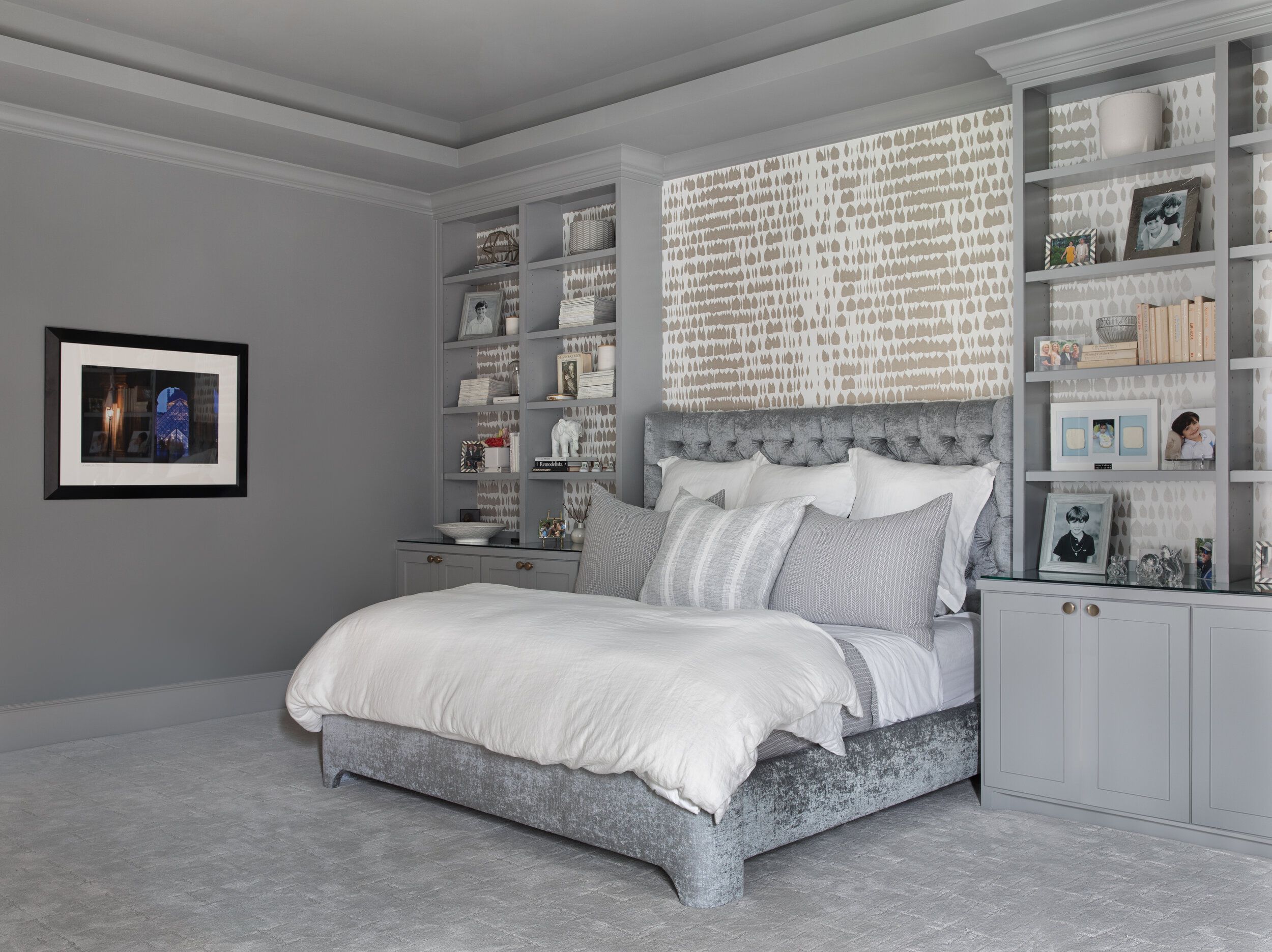 27 Beautiful Gray and White Bedrooms