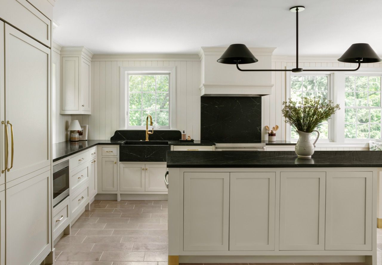 27 Black Kitchen Countertop Ideas for a Sleek Look