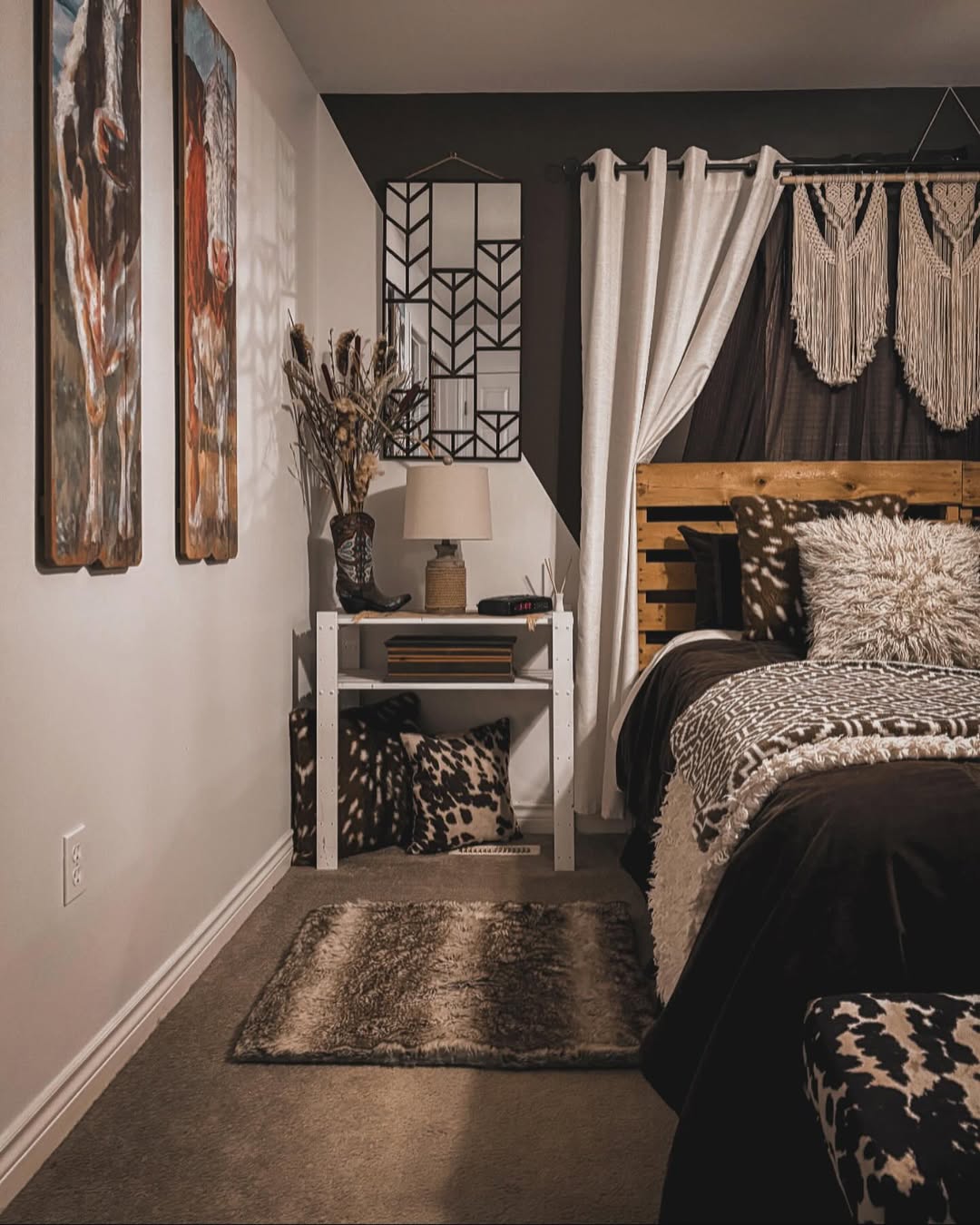 27 Vintage Western Bedroom Ideas for 2026 That Designers Are Gatekeeping From The Masses