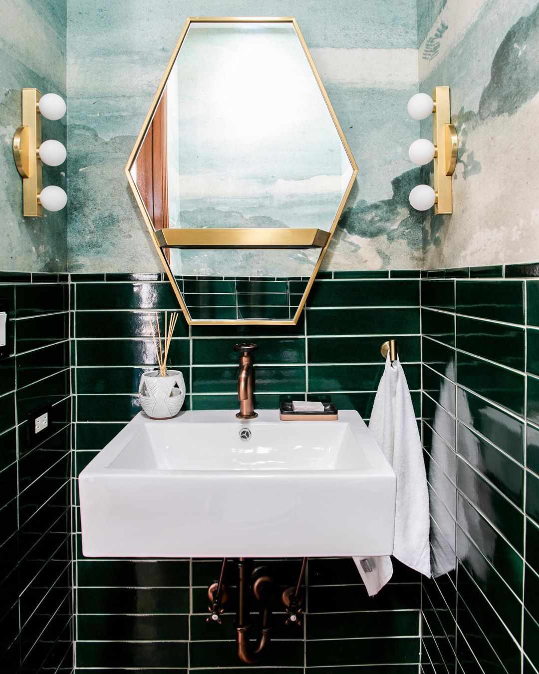 30 Best Green Bathroom Ideas for a Calming Dose of Nature-Inspired Color