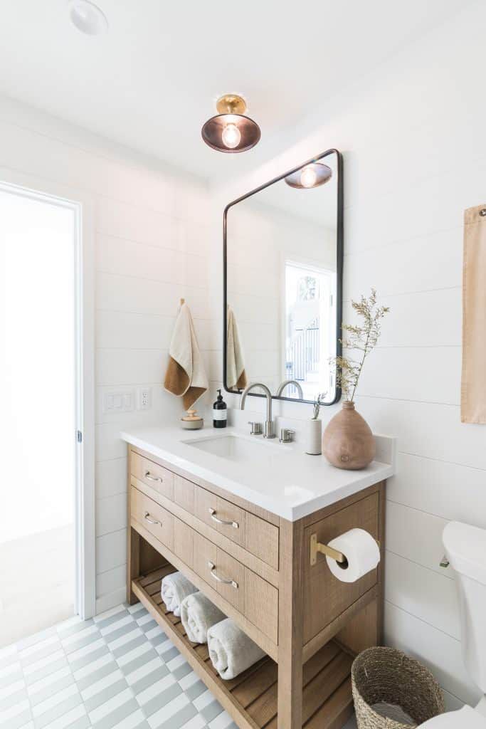 32 Modern Farmhouse Bathroom Ideas That Are Timeless