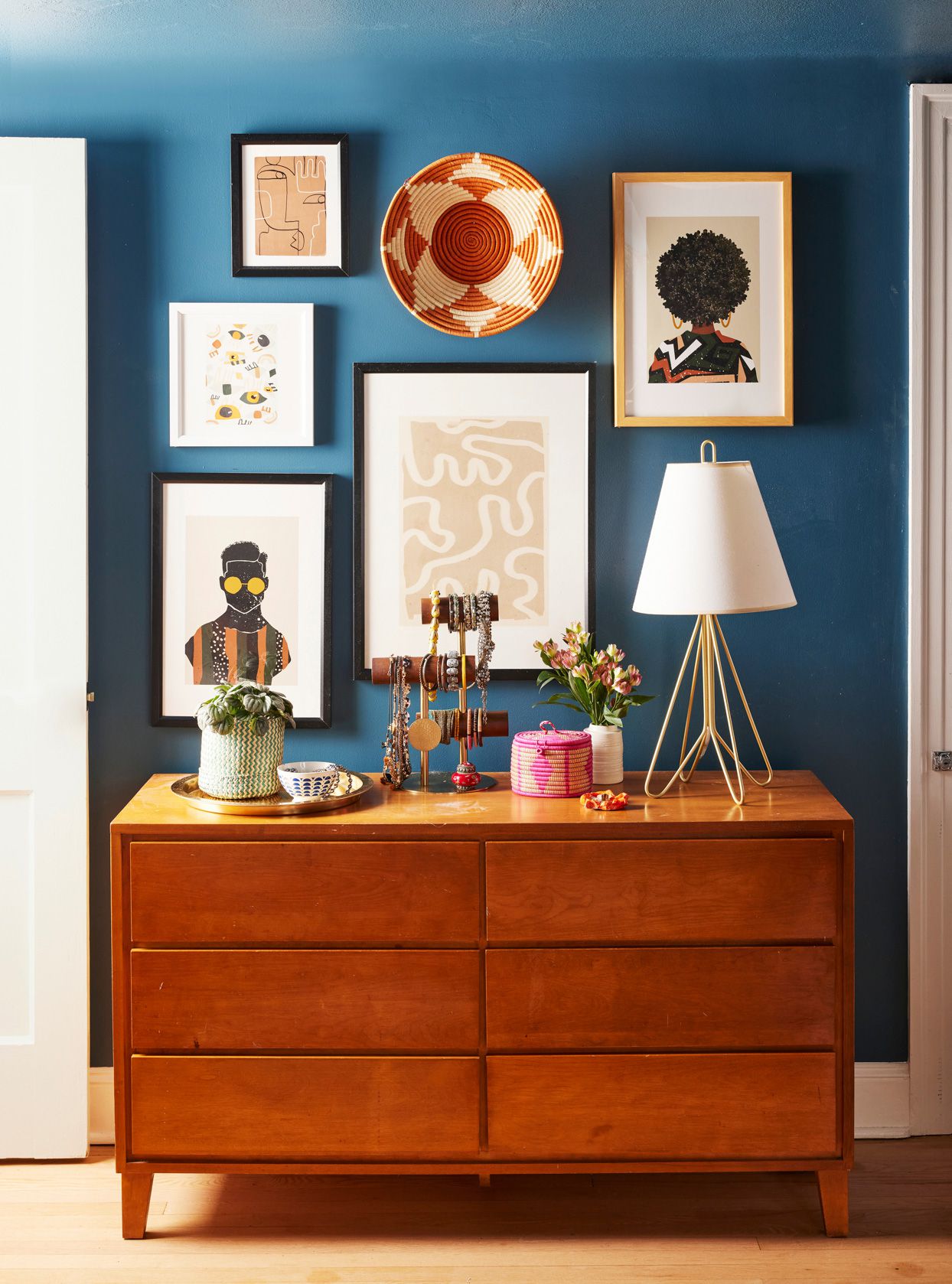 38 Gallery Wall Ideas That Feel Modern and Timeless