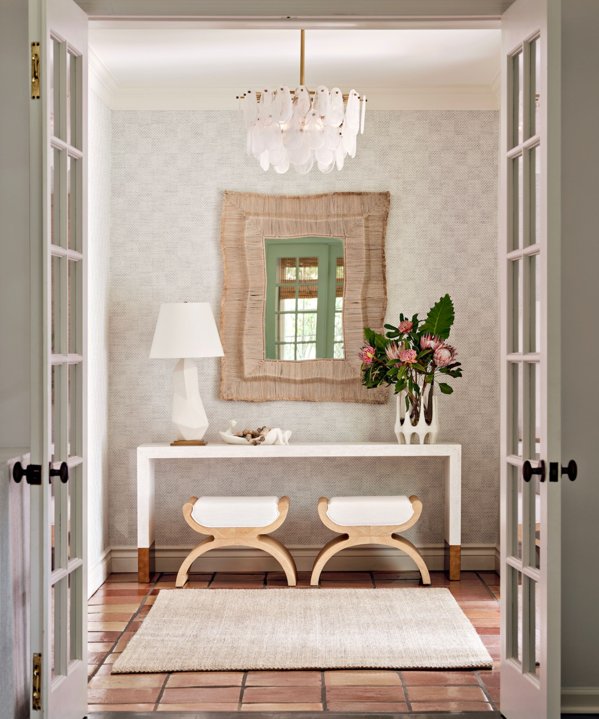 7 expert-approved ideas for designing an airy and inviting coastal entryway | Homes and Gardens