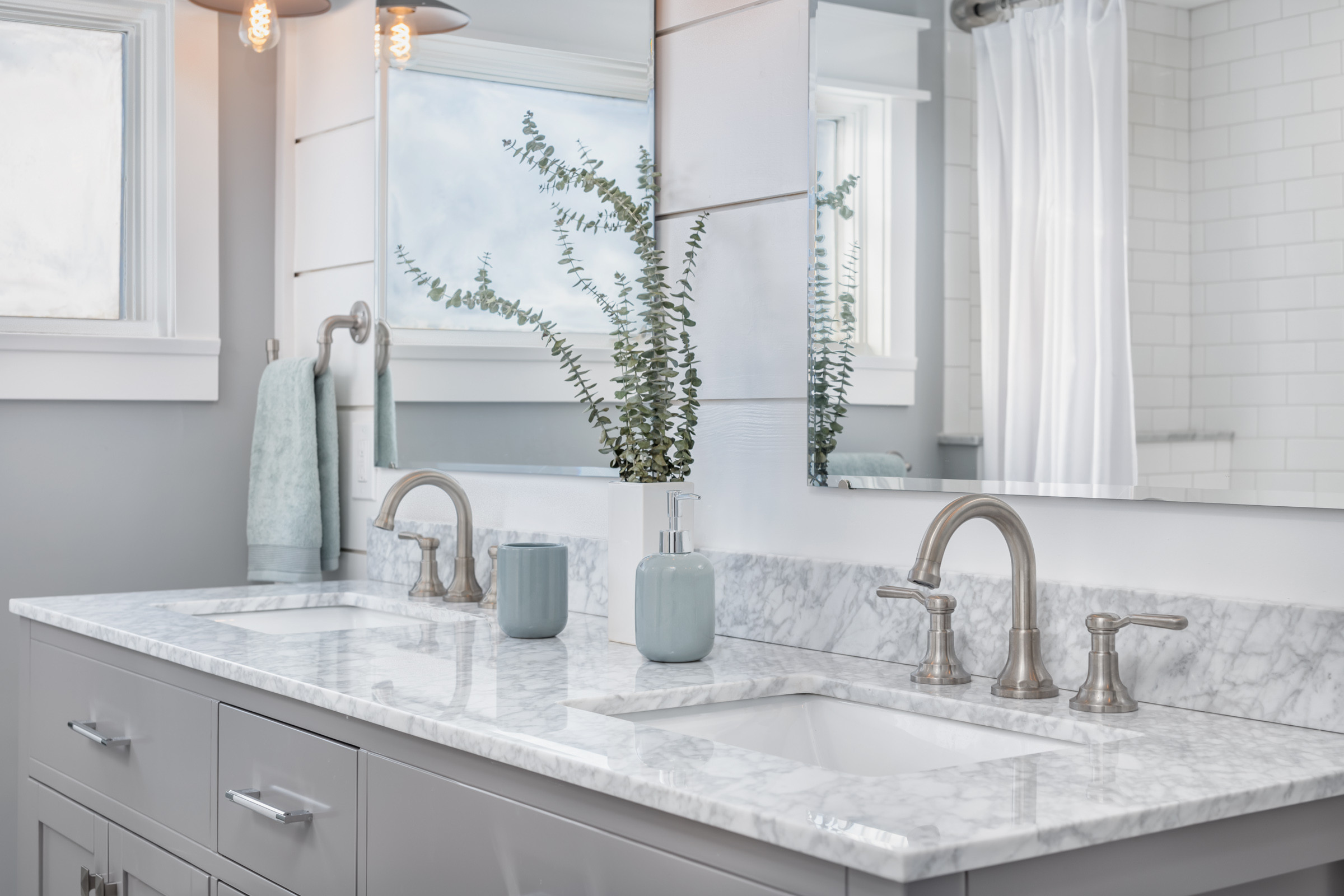 75 Farmhouse Bathroom Ideas You'll Love - April, 2026 | Houzz