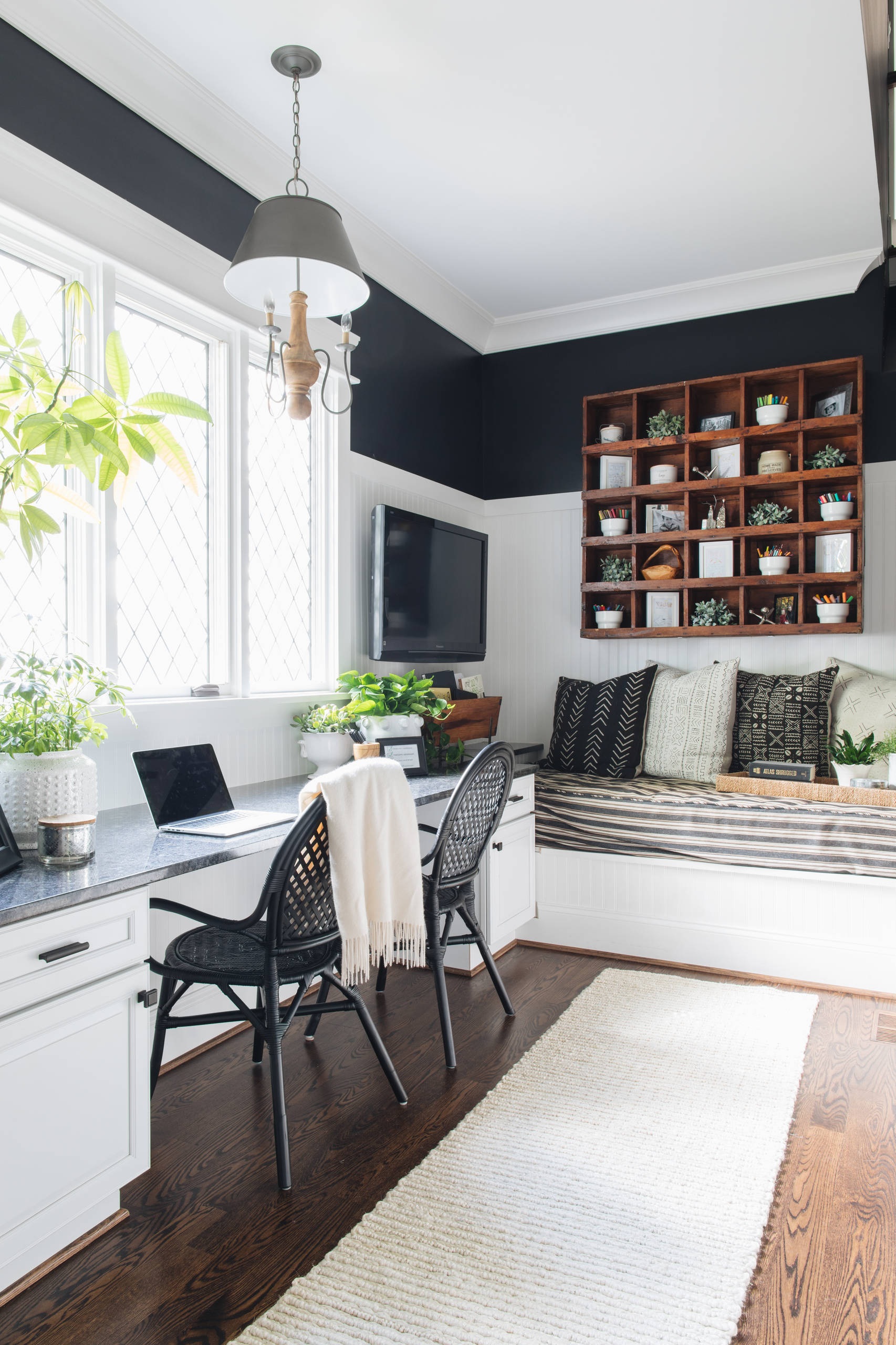 75 Home Office with Black Walls Ideas You'll Love - April, 2026 | Houzz