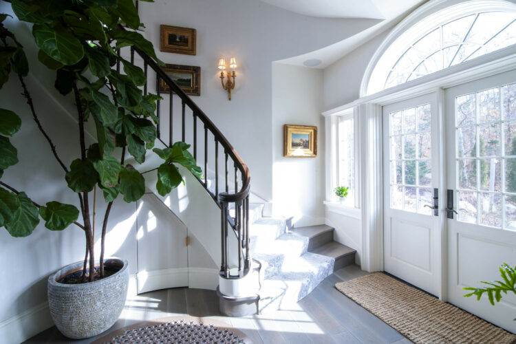 New Photography] A Colonial-Revival Foyer Featuring A Grand Curved Cooper Preassembled Staircase - Horner Millwork