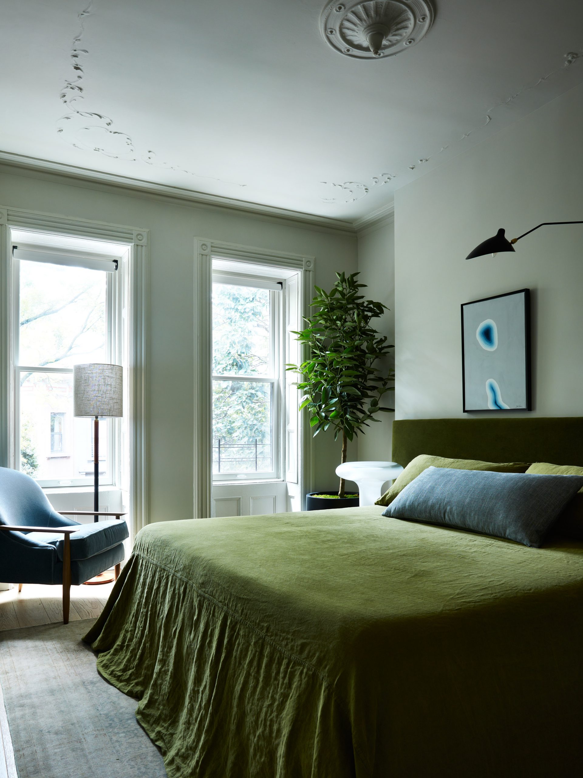 Olive Green Bedrooms: A Soothing Hue For Sanctuary-Like Spaces | Livingetc
