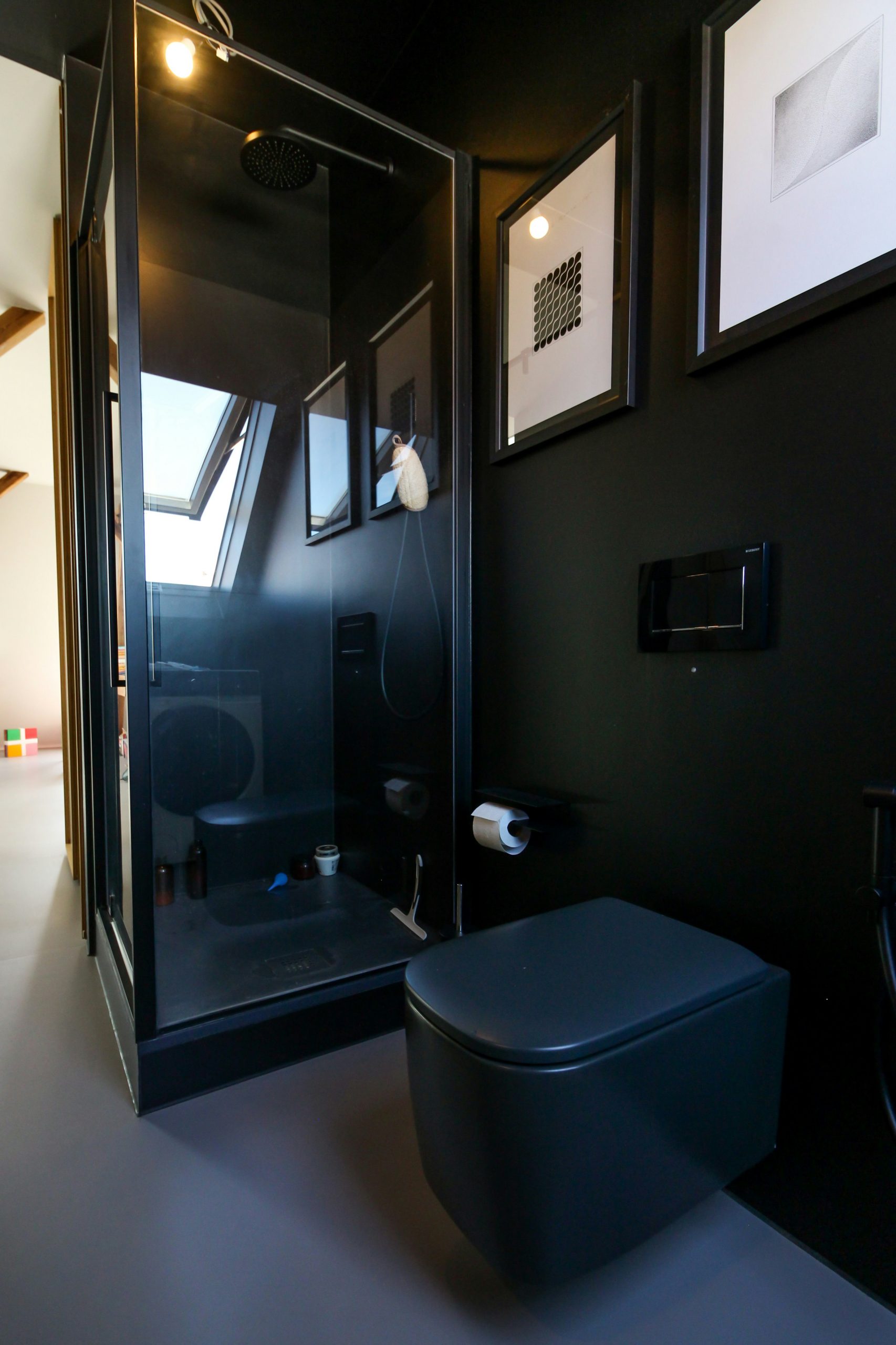 Stunning black bathroom in design apartment in Berlin, Germany. Available for rent as film location for your next production via beazy.co
