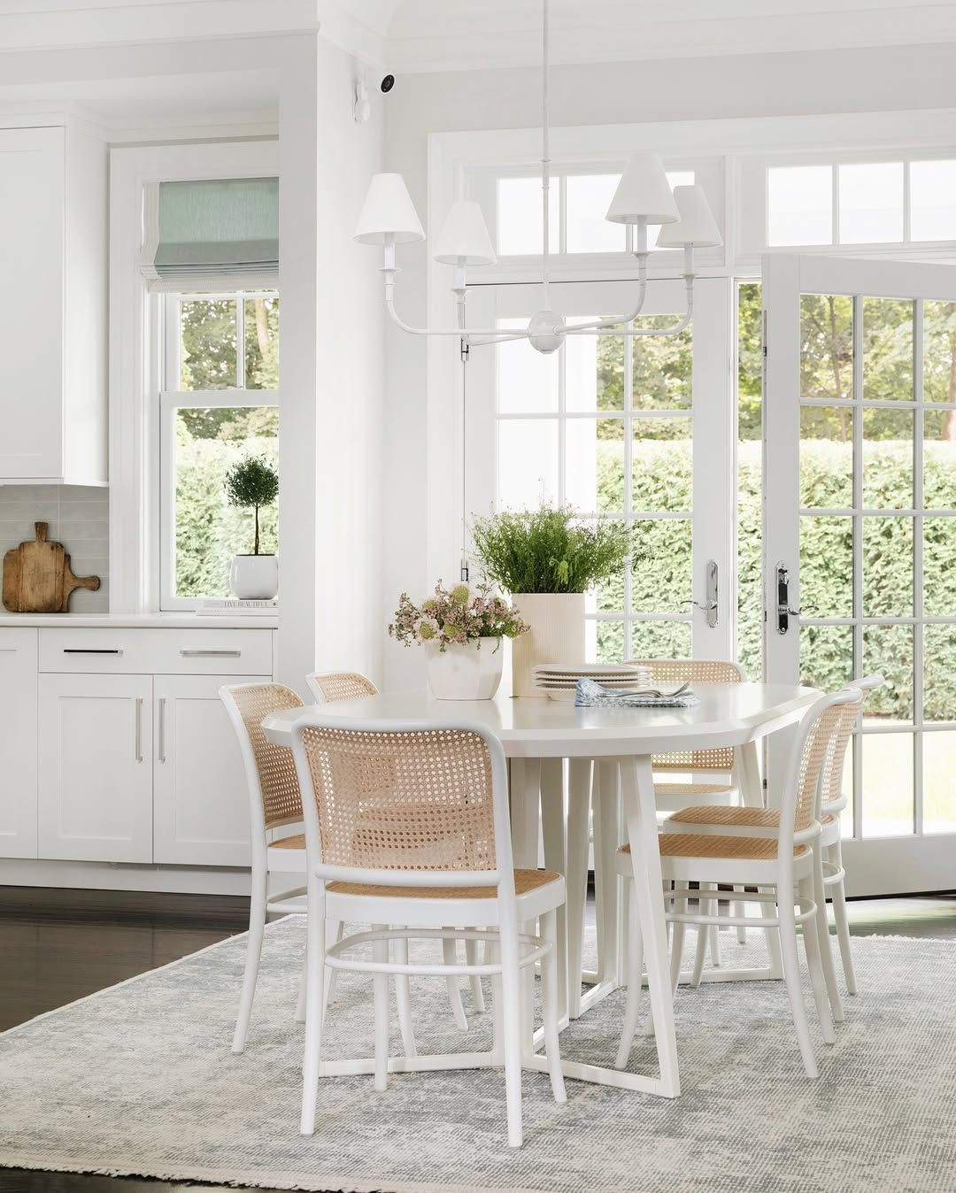 10 Dining Room Table Seating Ideas for 2026 Where Light Designs Replace Heavy Chairs