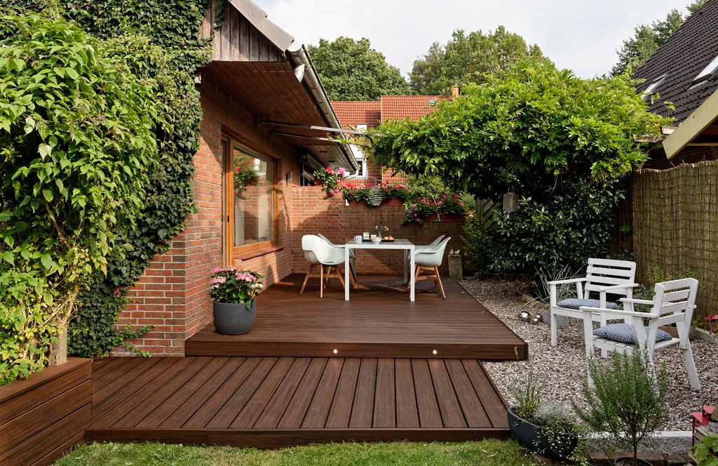 12 Small Backyard Deck & Patio Ideas | Trex