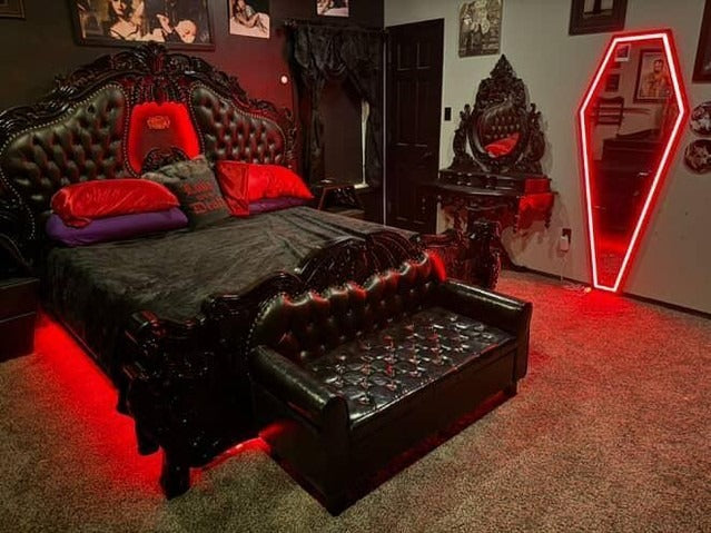 15 Moody and Alluring Dark Romantic Bedroom Ideas for 2025 – DreamBundles