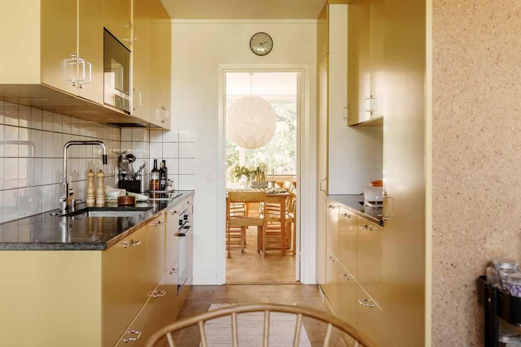 19 Inspiring ways yellow kitchen cabinets can make a statement - COCO LAPINE DESIGNCOCO LAPINE DESIGN