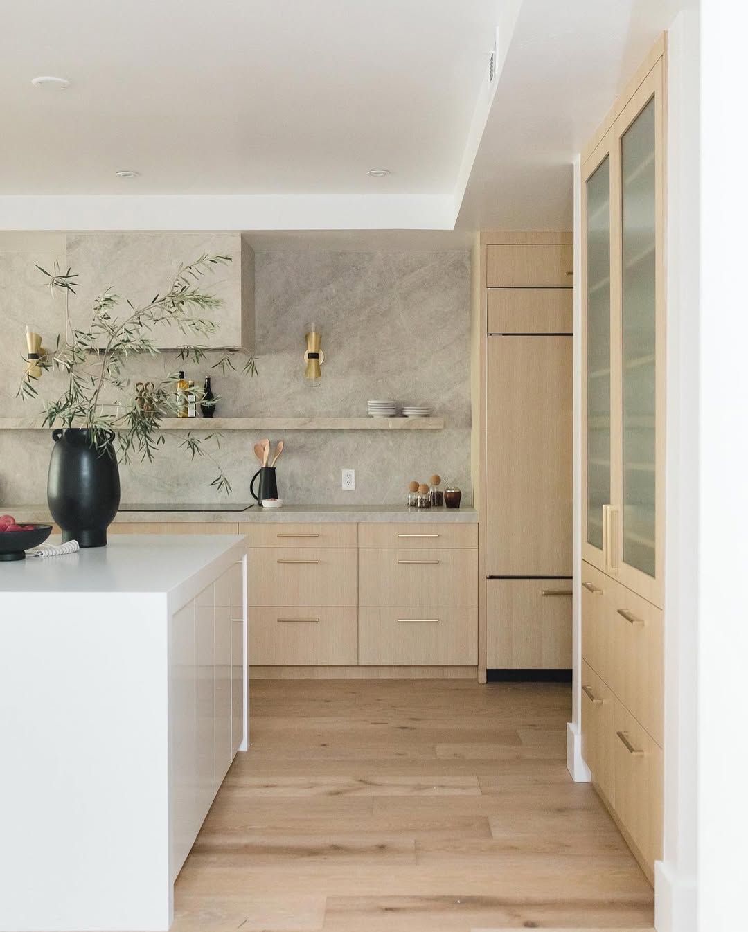 19 White Oak Kitchen Cabinet Ideas That Bring Warmth and Elegance to Your Space