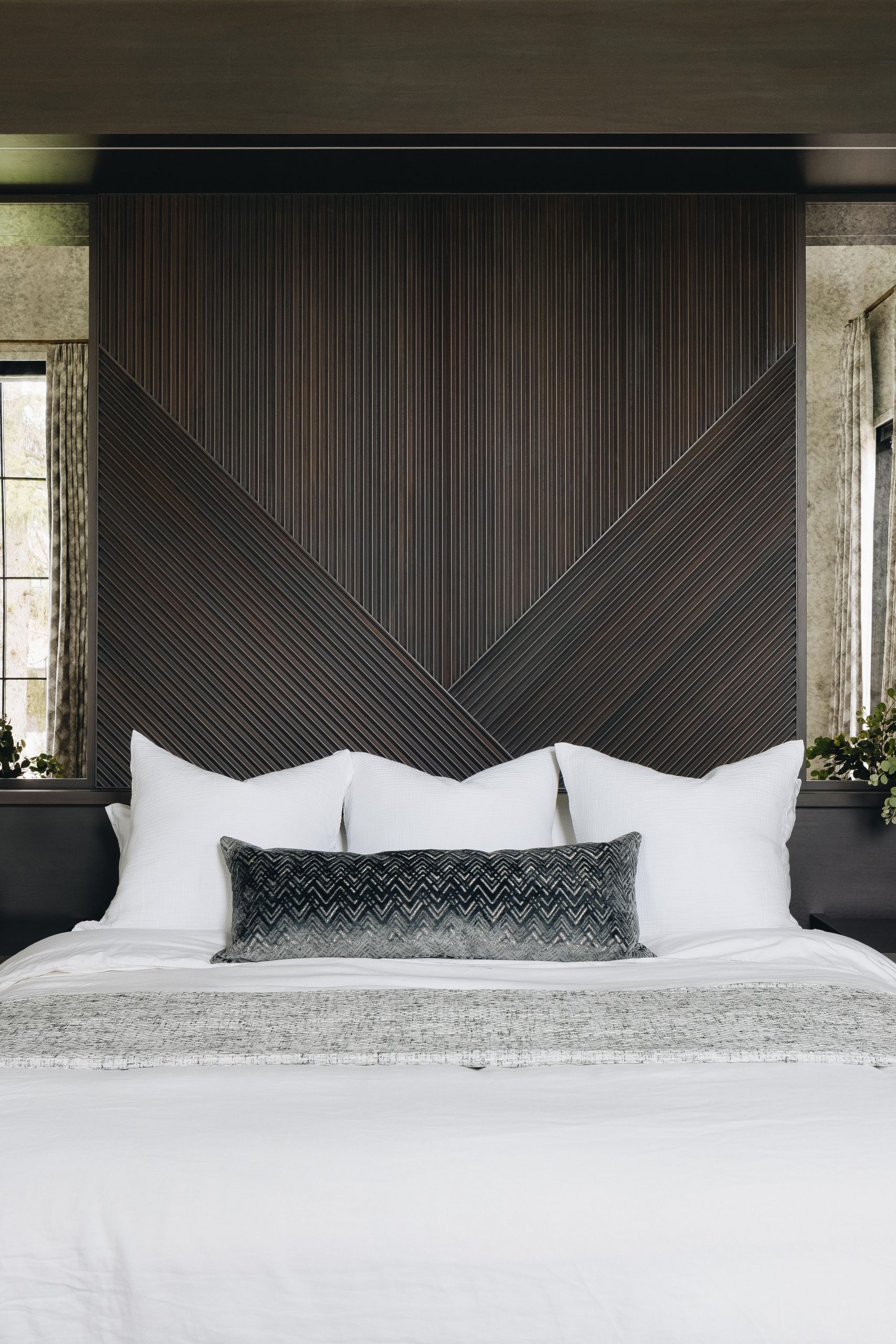 20 Dark Bedroom Ideas Featuring Moody Colors for Deep Sleep | Architectural Digest
