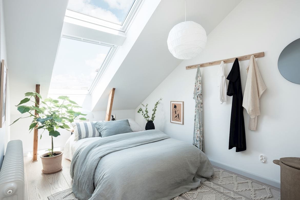 21 Attic bedroom ideas that make a sloped ceiling work - COCO LAPINE DESIGNCOCO LAPINE DESIGN