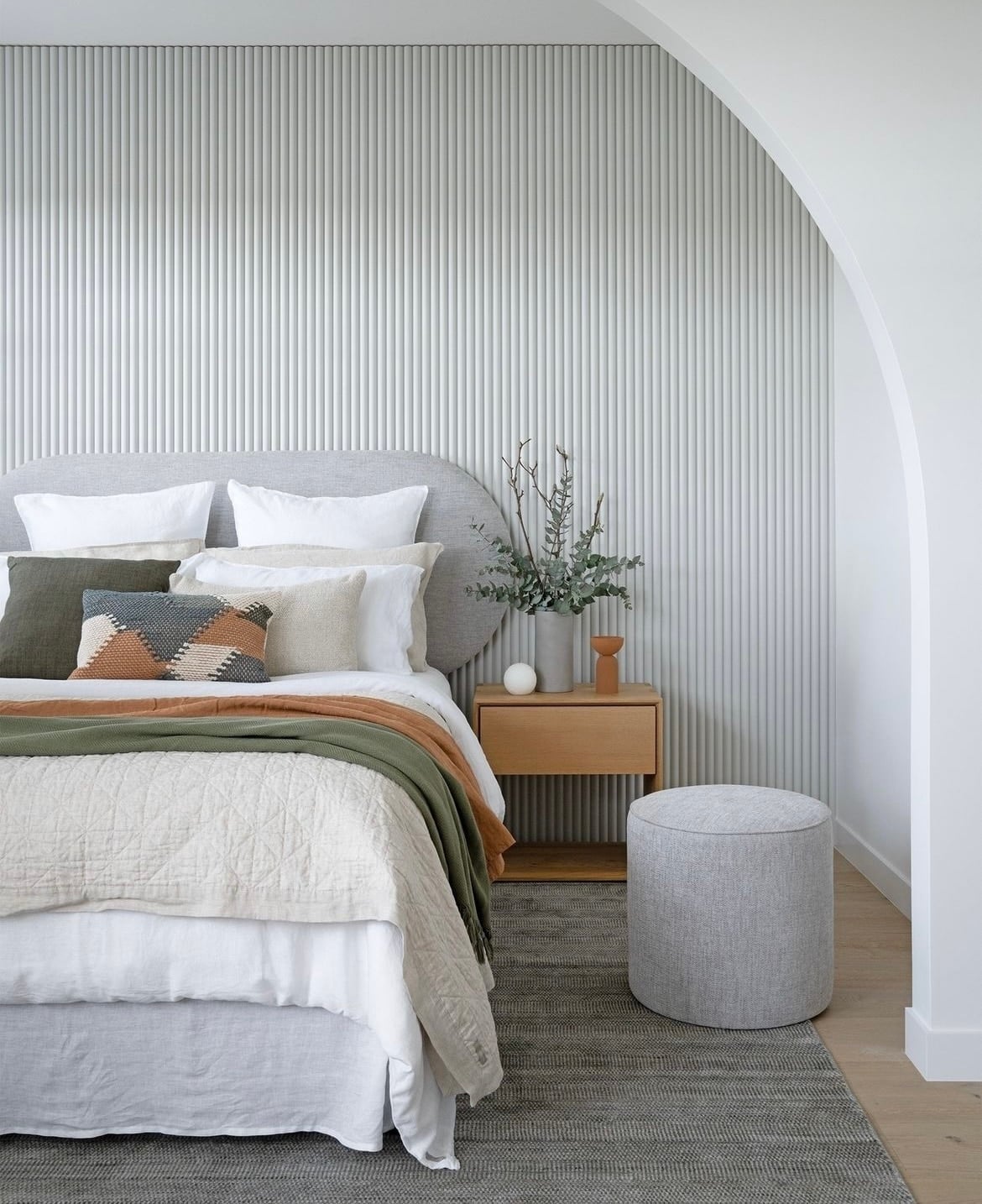 23 Trending Earthy Bedroom Ideas For a Peaceful, Boho-Chic Vibe