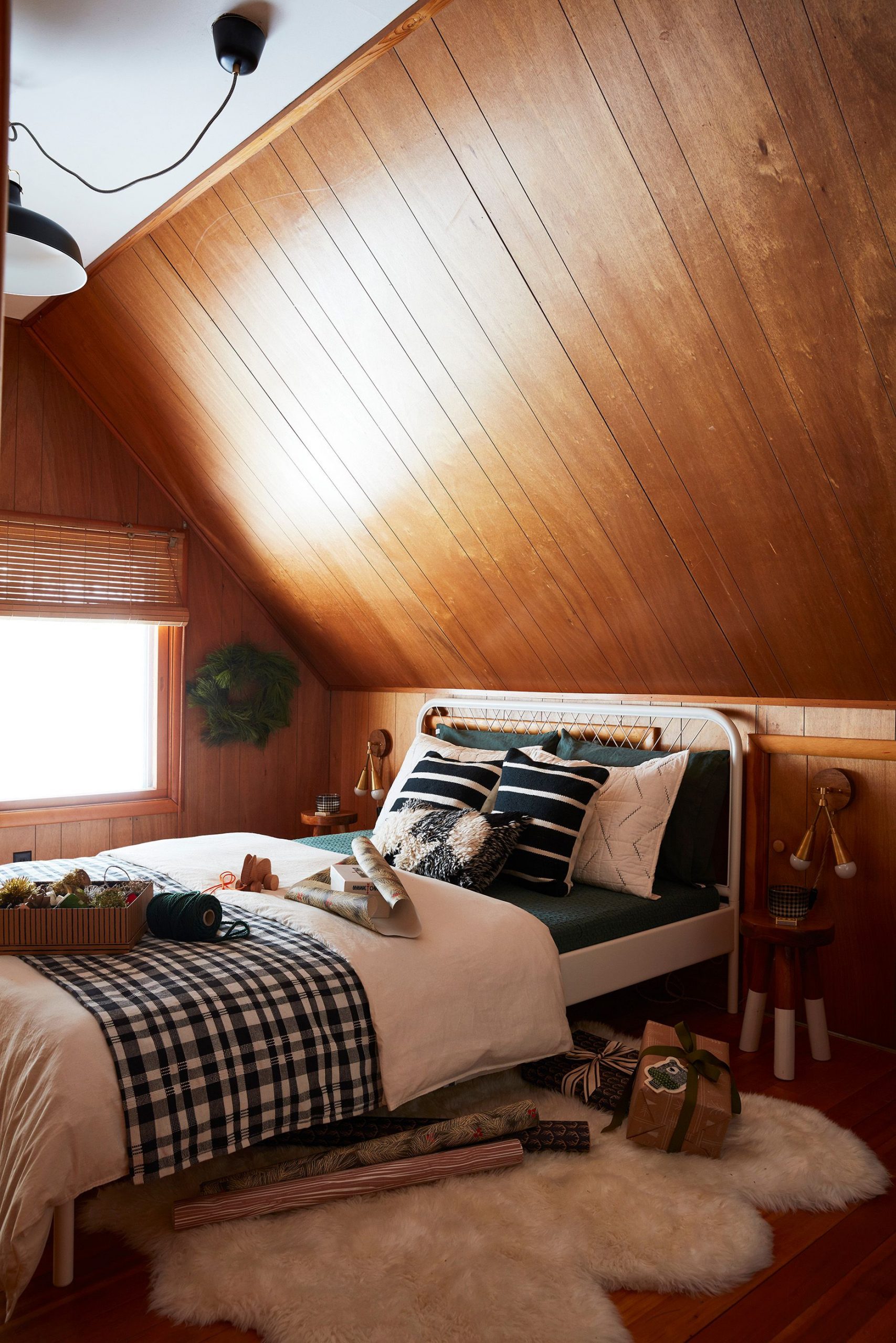 24 Attic Bedroom Ideas for a Cozy Escape