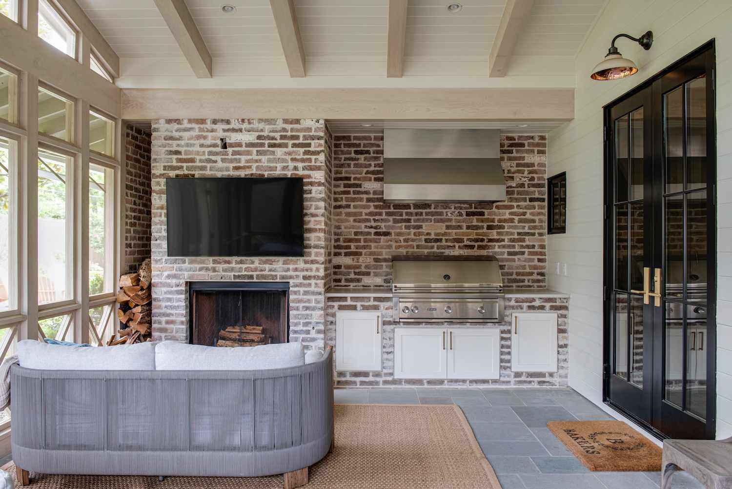 24 Modern Screened-In Porch Ideas for a Chic Second Living Room