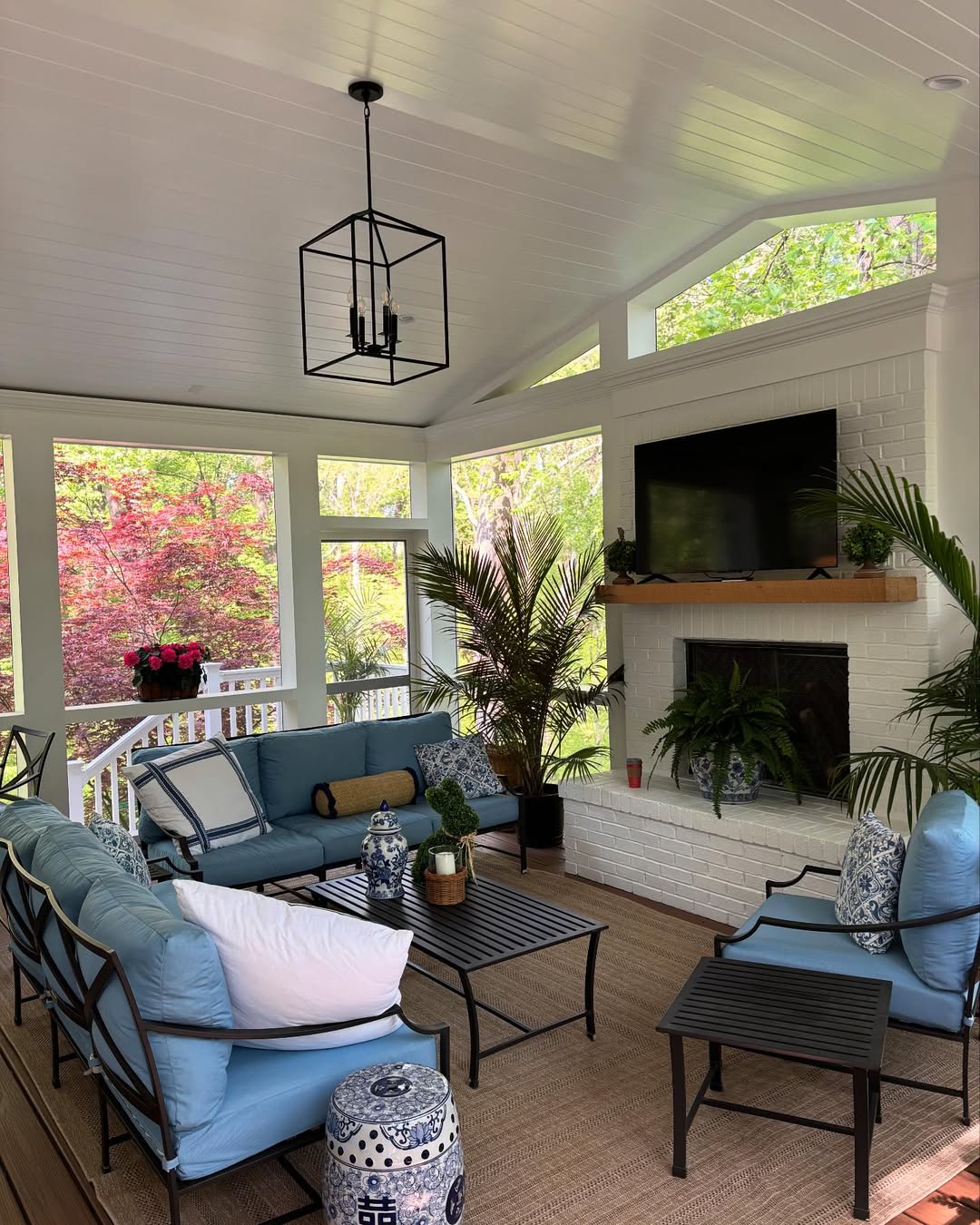 25 Must-Try Screened-in Porch Ideas That Instantly Say: 'This Home Has Taste'