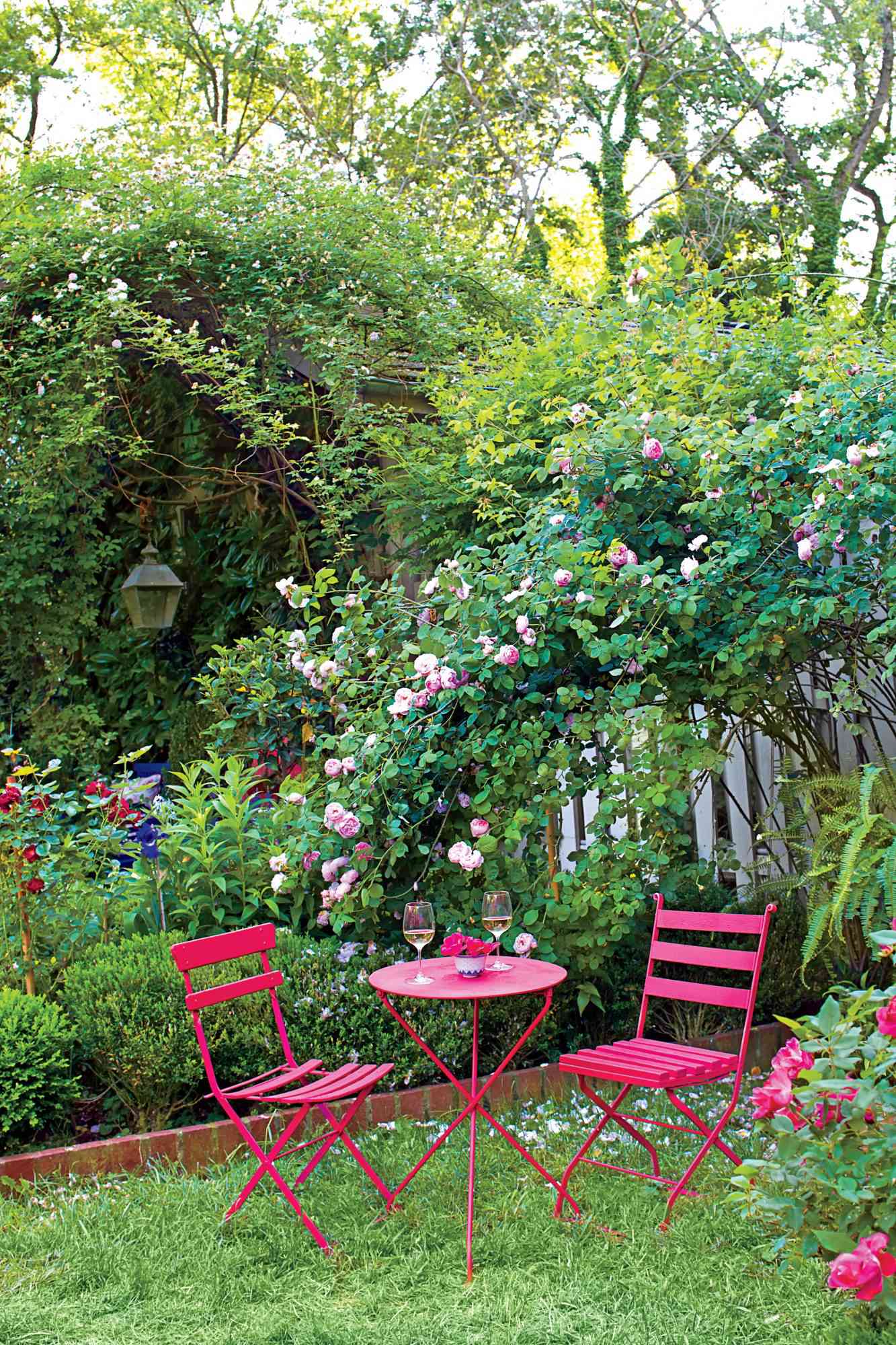 25 Small Backyard Ideas That Turn Any Space Into A Relaxing Outdoor Oasis