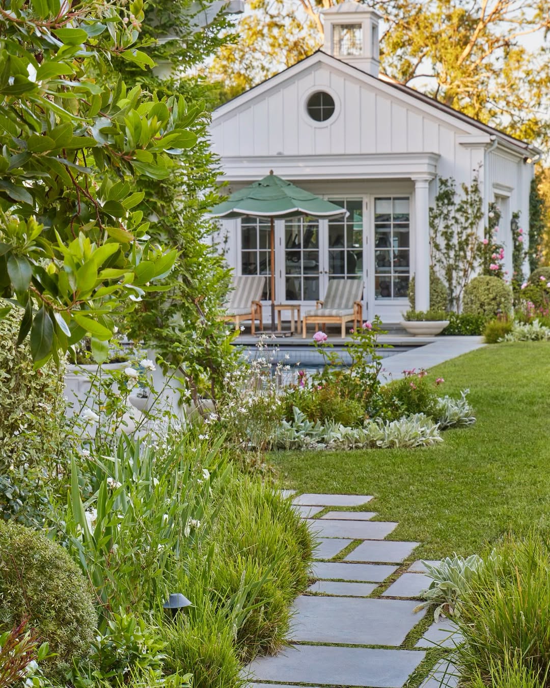 26 Ultra-Stylish Coastal Cottage Exterior Design Ideas 2025 That Go Beyond Shiplap and Soft Blue