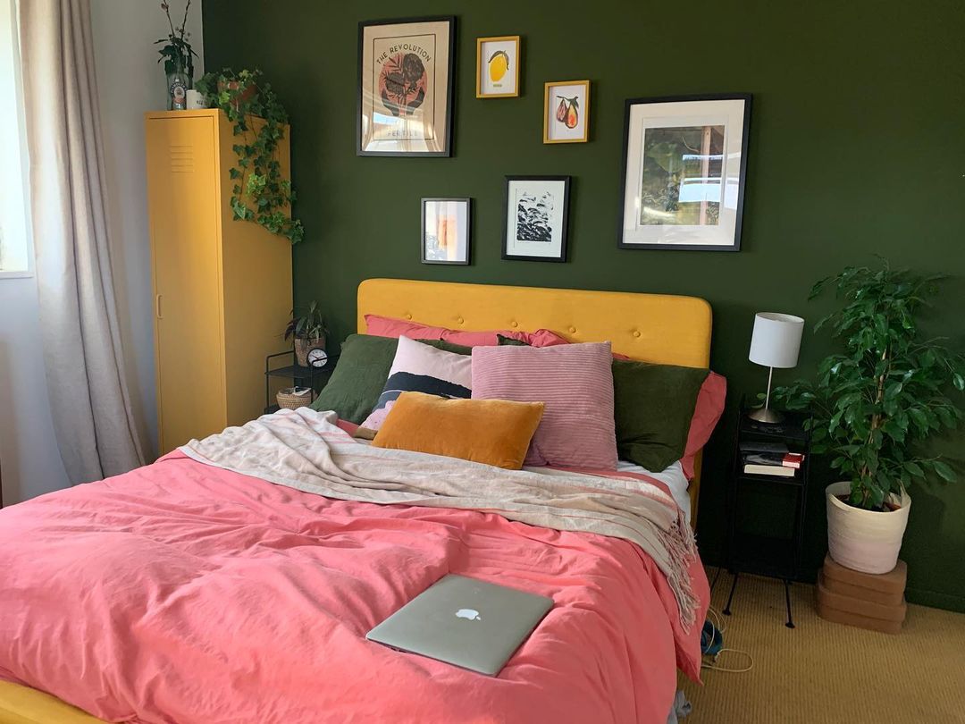 32 Dark Green Bedroom Ideas For Your Inspiration