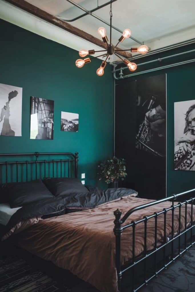 33 Dark Green Bedroom Ideas That Embody Luxe Comfort