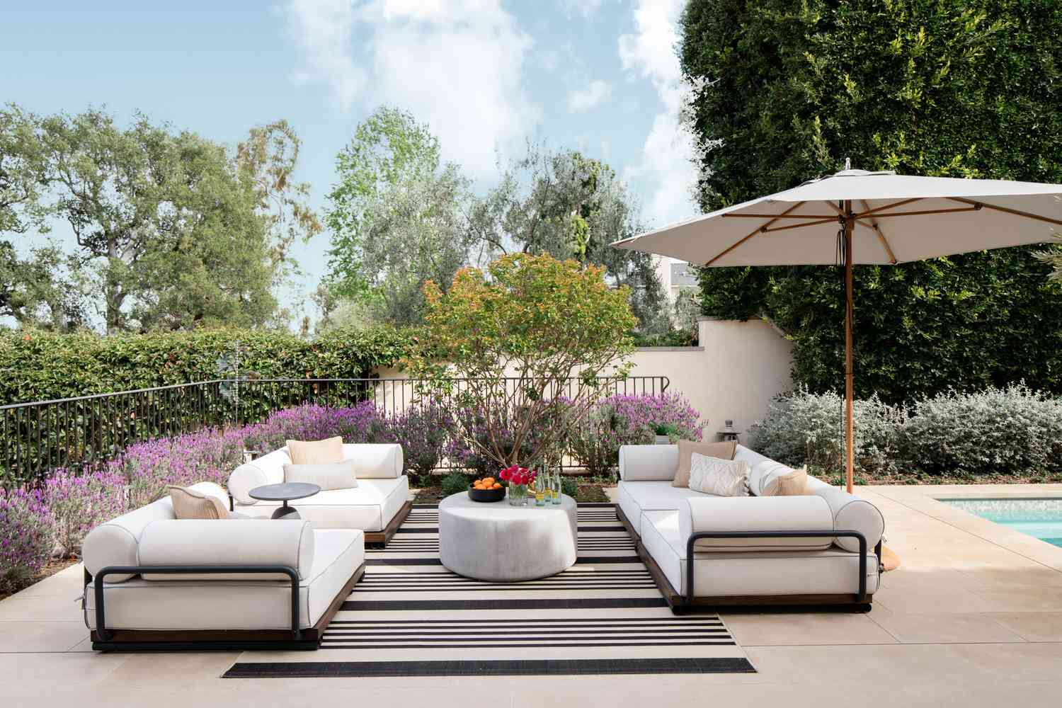 38 Sleek Backyard Ideas Modernists Will Love