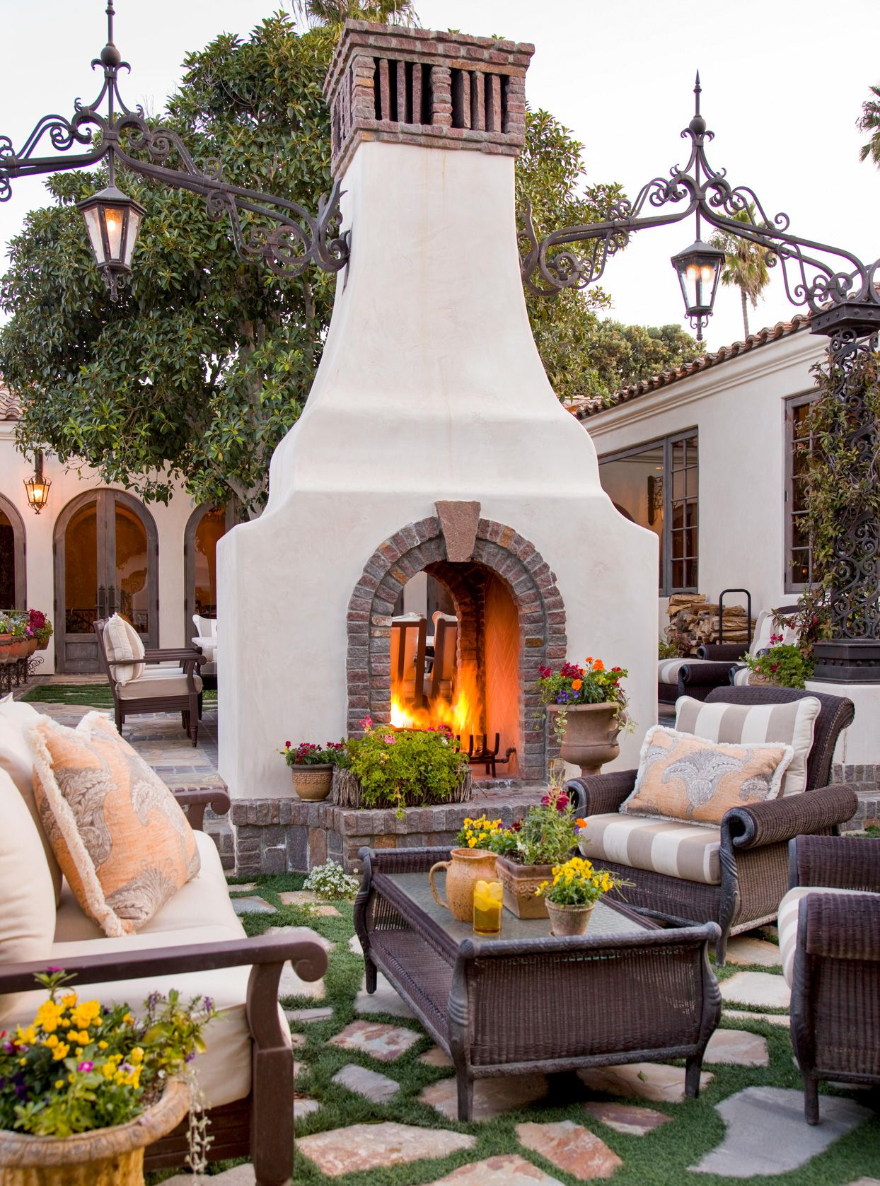 39 Outdoor Fireplace Ideas for a Cozy Hangout Space