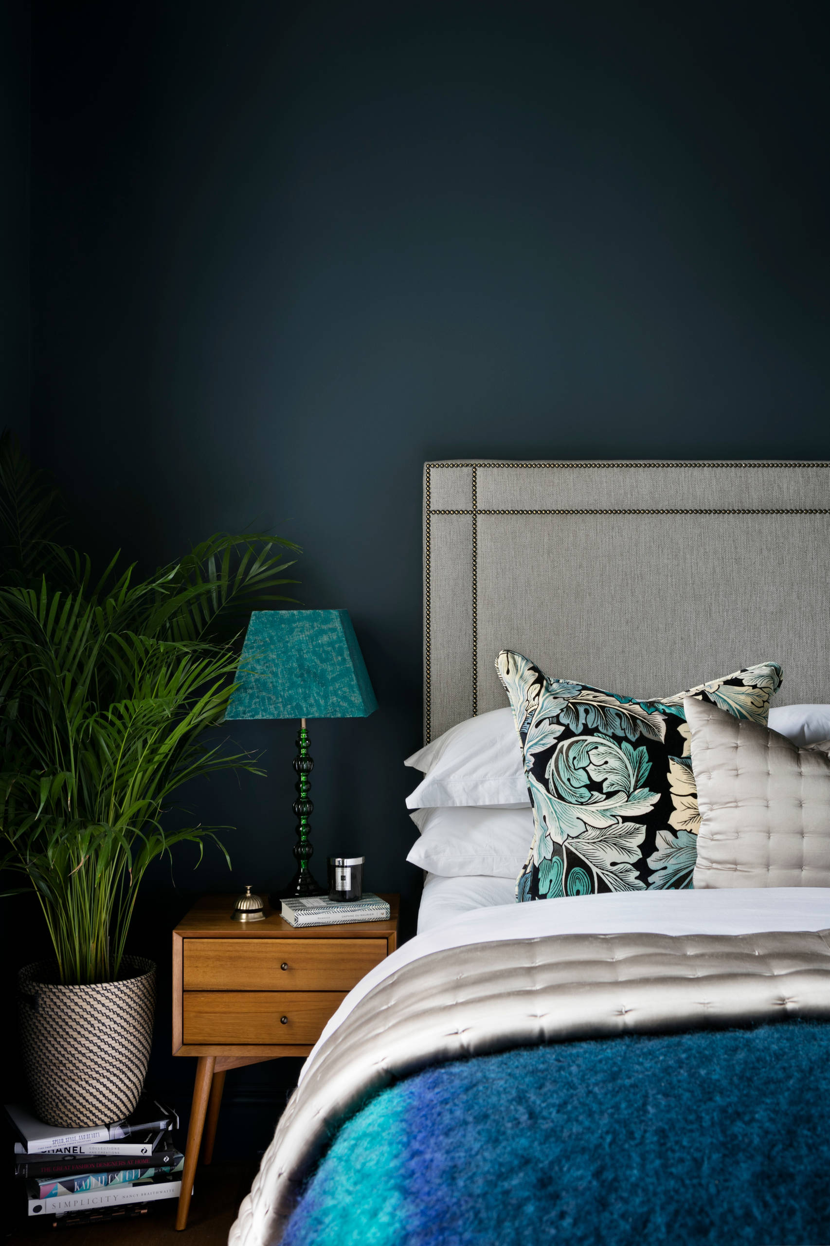 5 Colors for a Romantic Bedroom