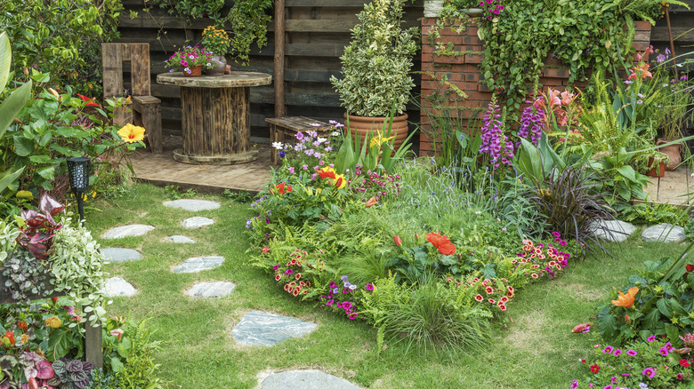 50 Small Backyard Landscaping Ideas That Will Transform Your Space