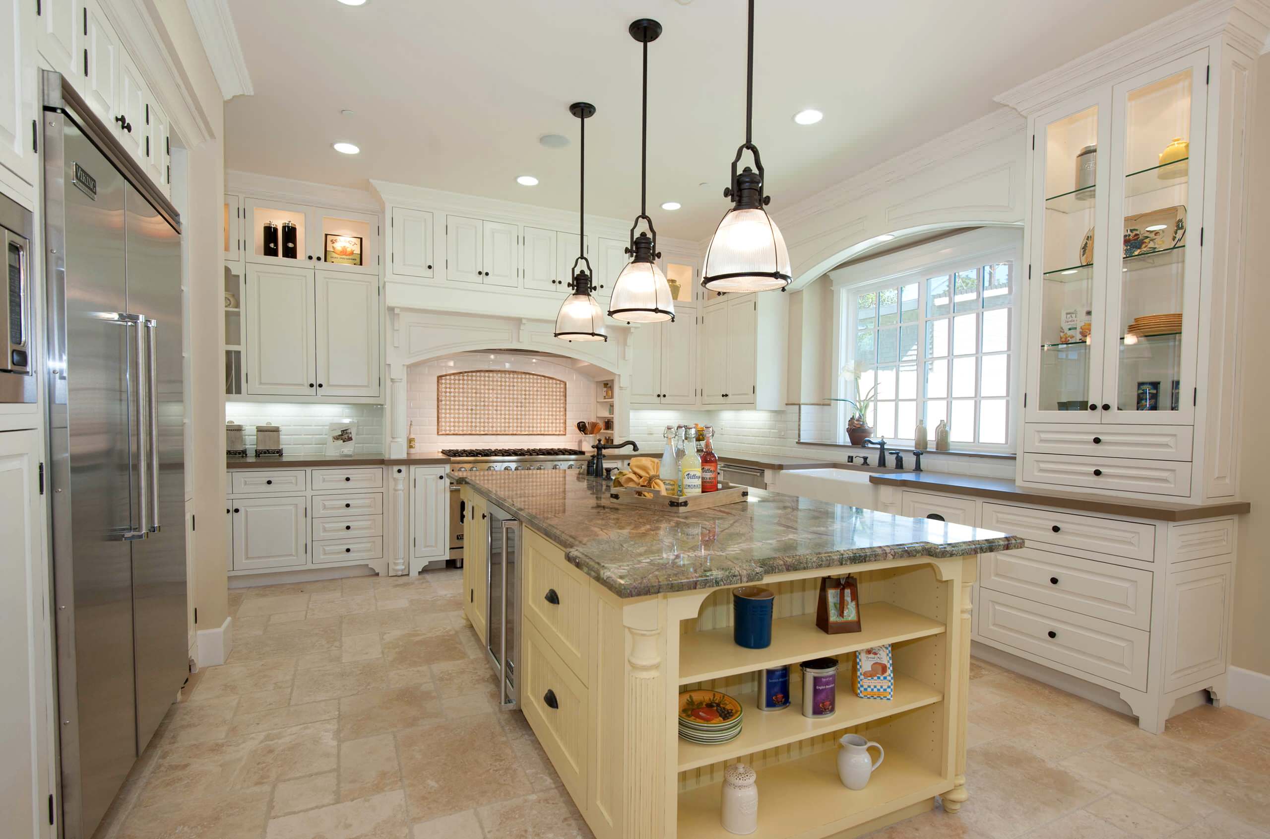 9 Yummy Yellow Kitchen Islands