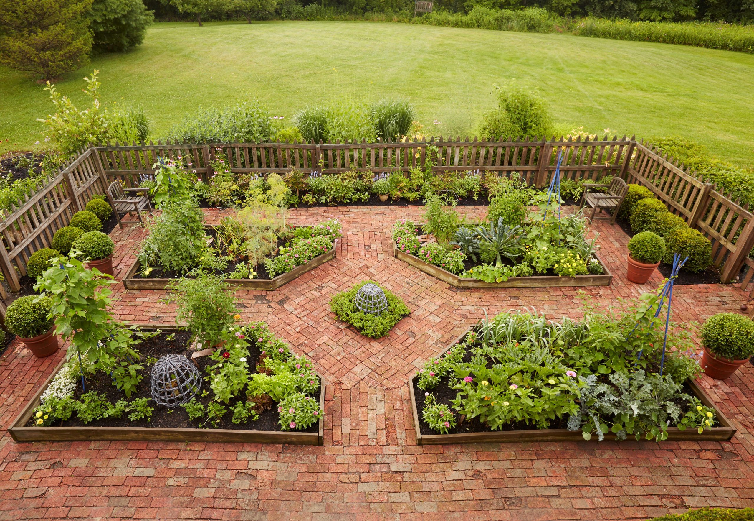 A French Kitchen Garden Plan Filled with Fresh Flavors