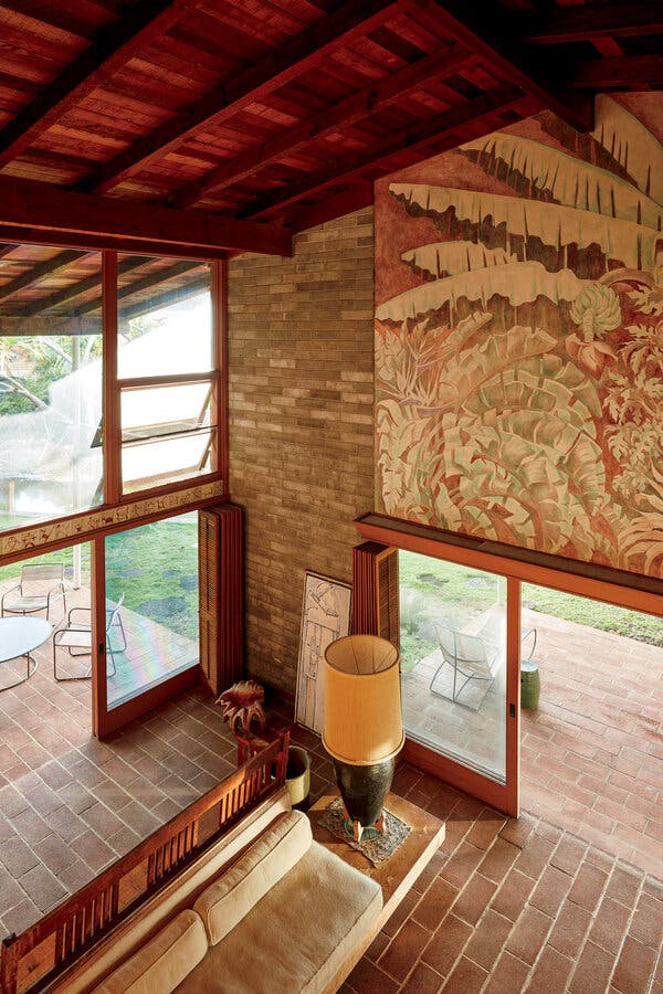 A Painter's Home That Celebrates Hawaii - The New York Times