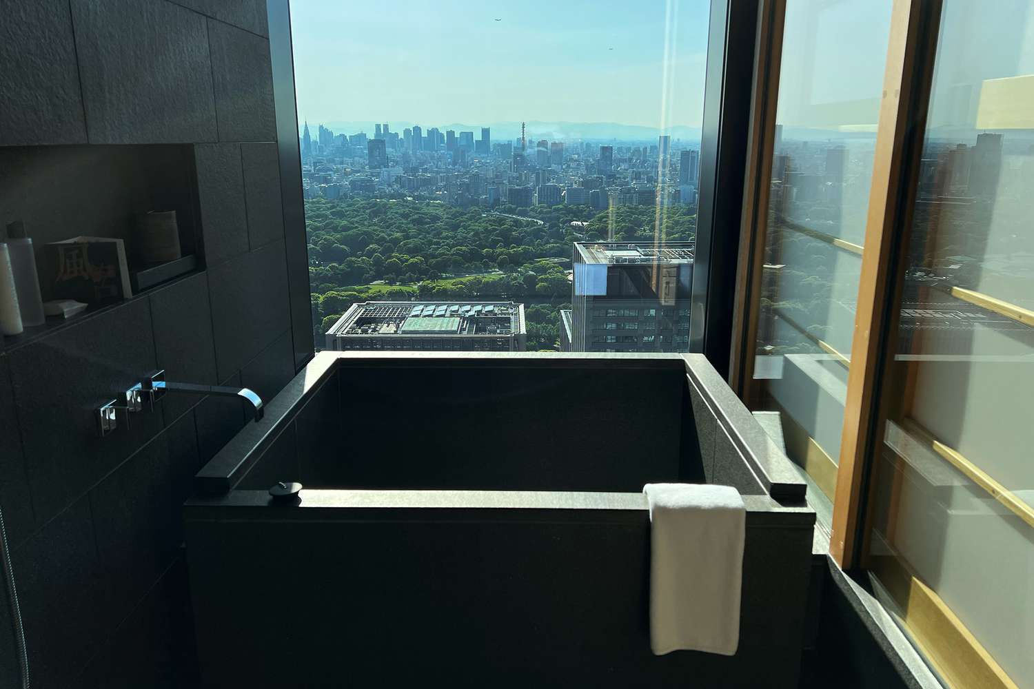 Aman Tokyo Hotel Review: This Tokyo Hotel Has an Intimate Omakase Restaurant, a Massive Spa in the Sky, and Mount Fuji Views