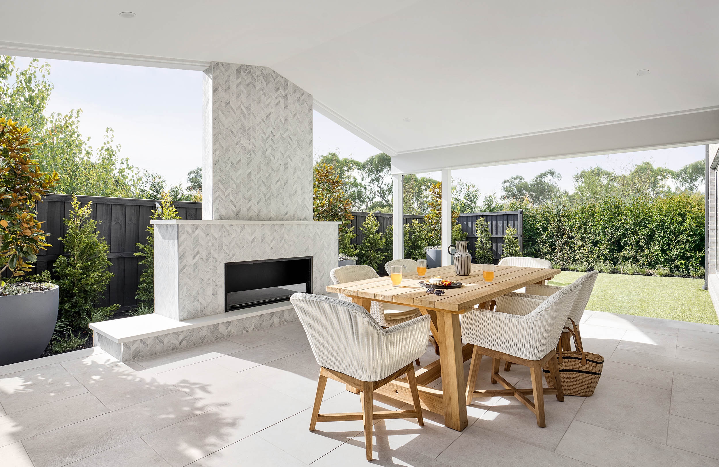 Creating The Ultimate Outdoor Entertaining Area | Henley Homes