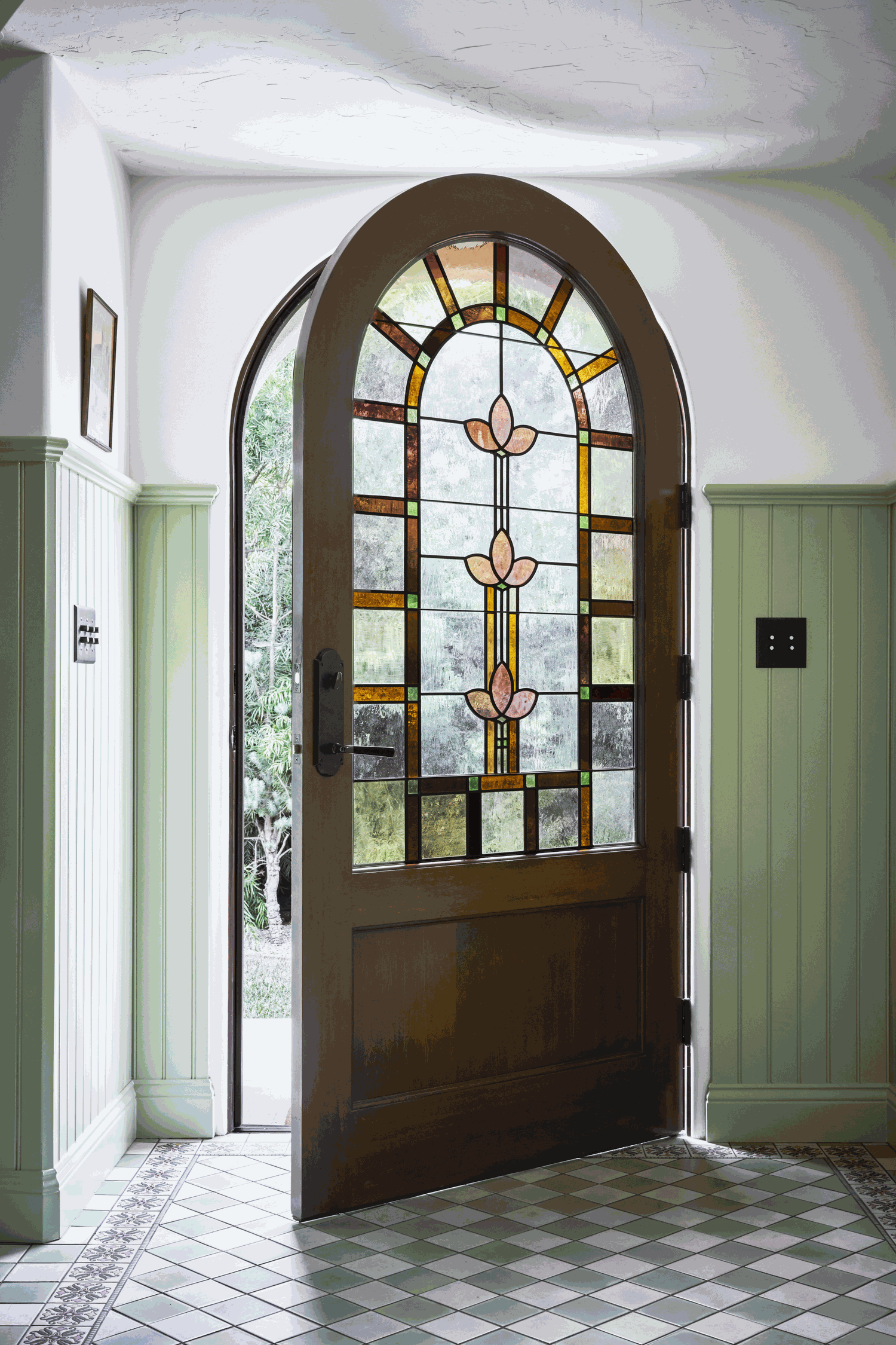 Designers Say Stained Glass Is Back—Here's How to Try It at Home
