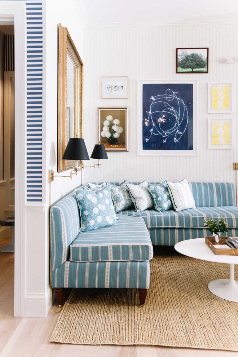 Fabulous Blue Living Room Ideas: Decorating with Calm Blue Accents - shabbyfufu.com
