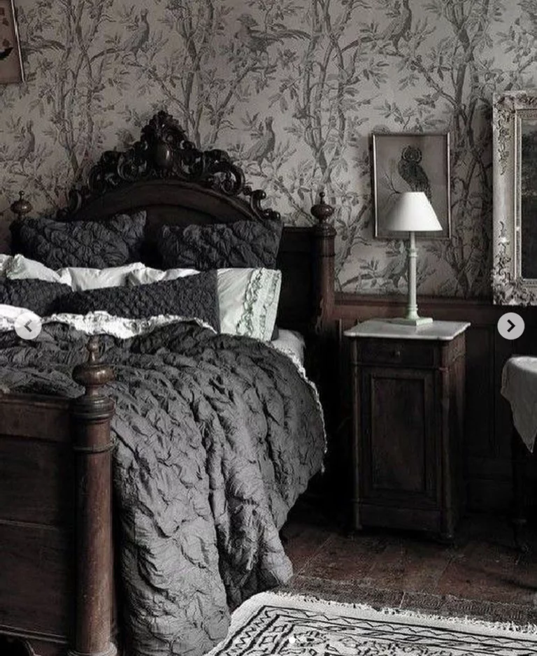 Gothic bedroom: 12 ideas our designers love - Hackrea